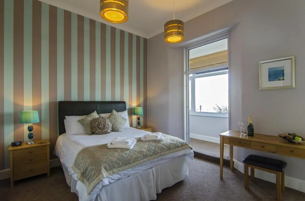 Bedroom, Bed in The Buccaneer Inn