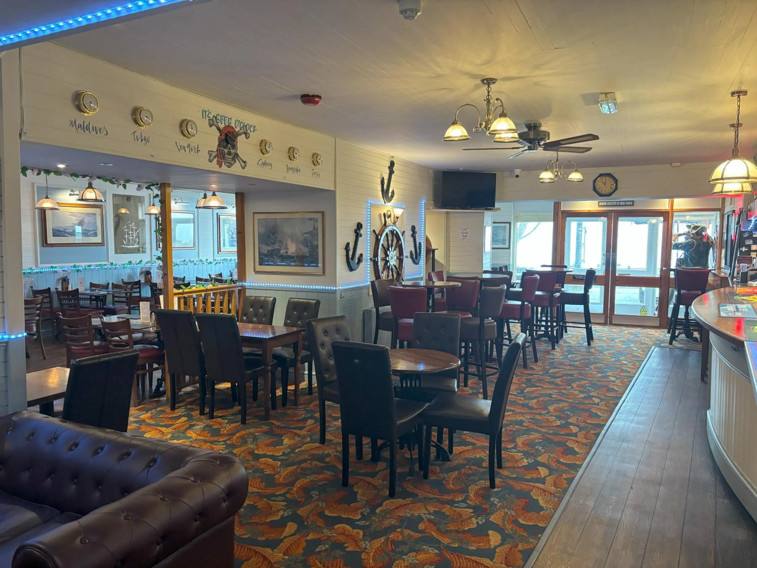 Lounge or bar in The Buccaneer Inn