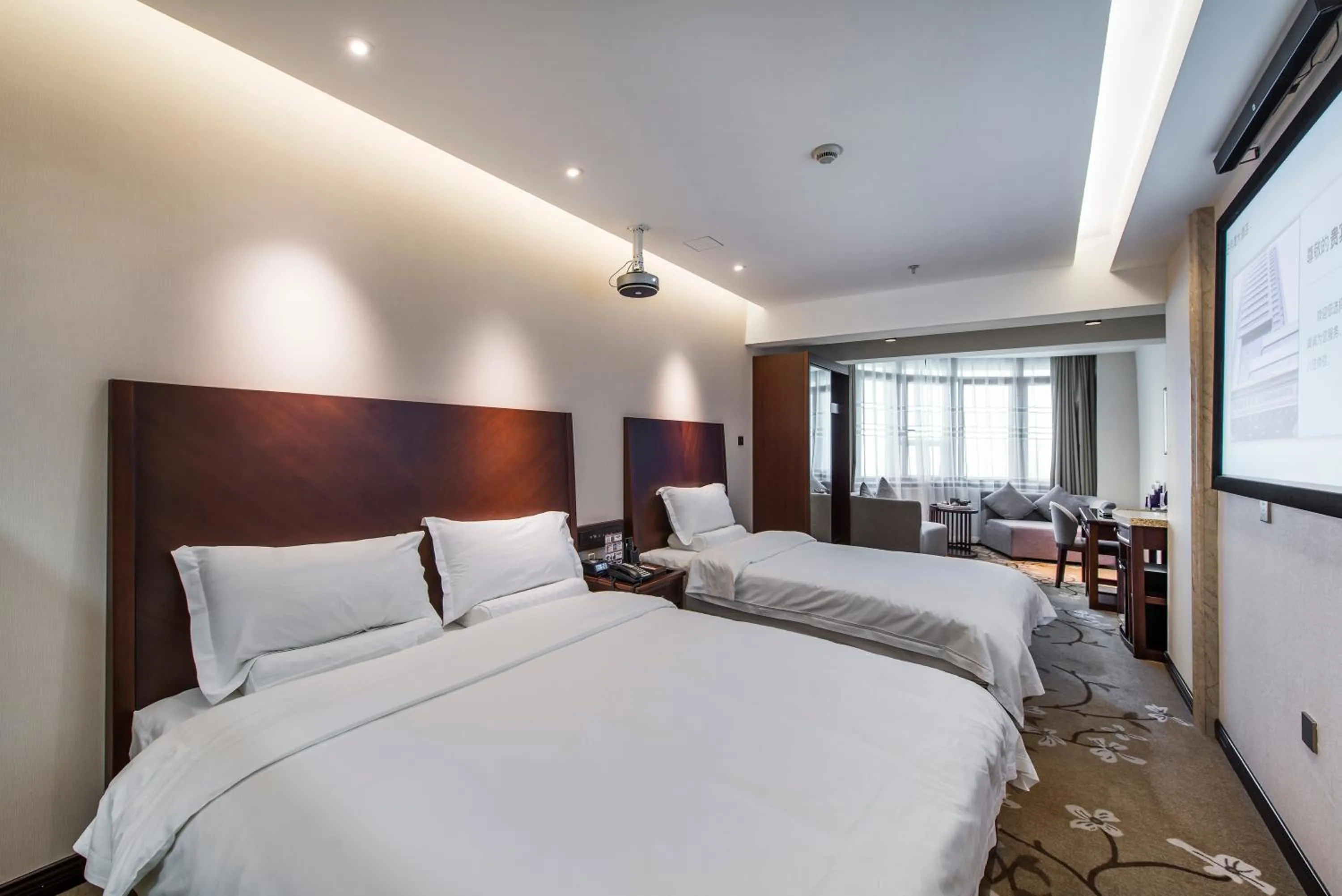 Bed in Sun Moon Lake Hotel Dalian大连火车站店