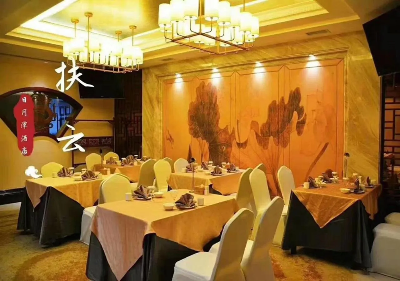Restaurant/places to eat in Sun Moon Lake Hotel Dalian大连火车站店
