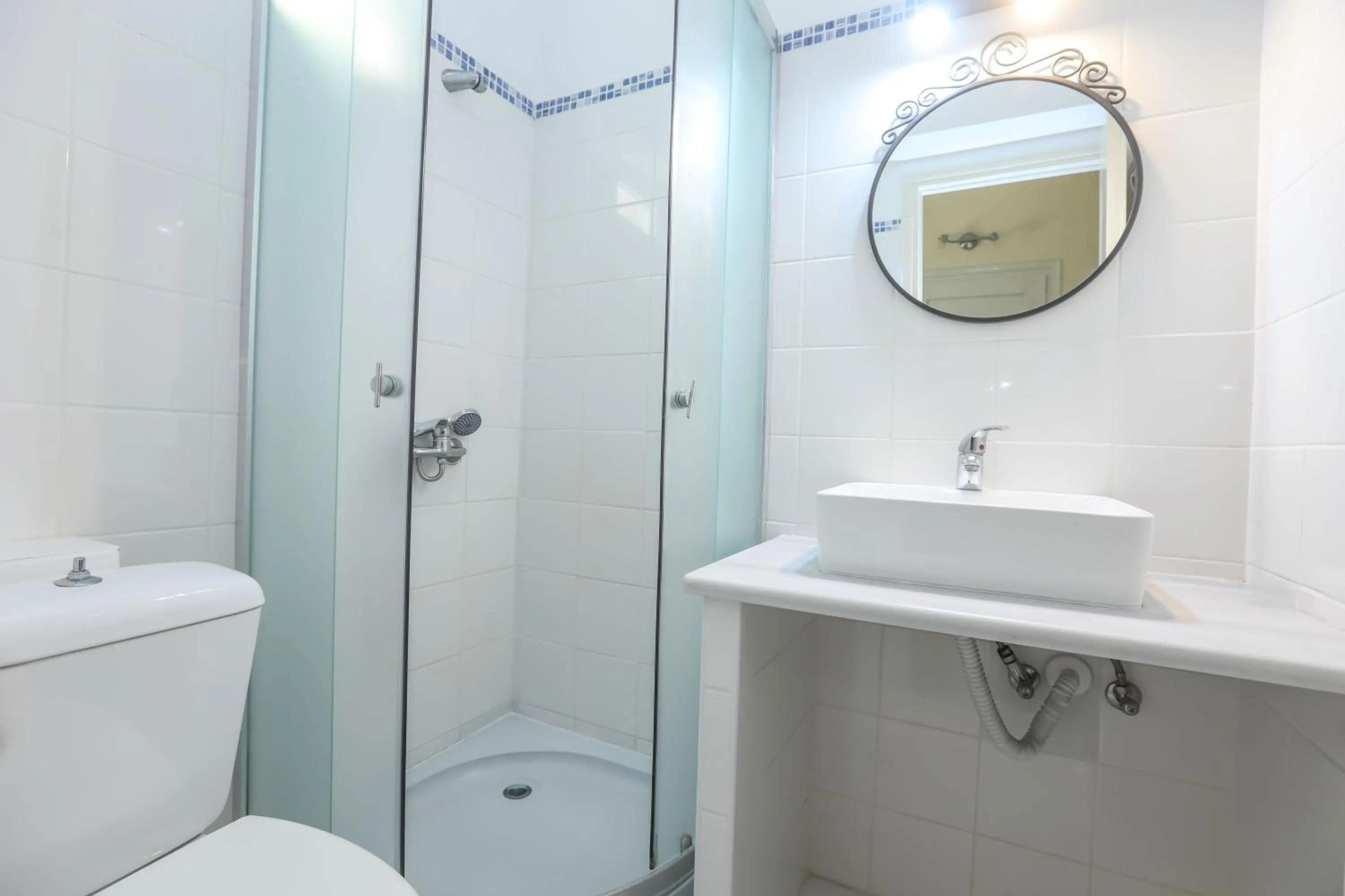 The Mayflower Studios & Apartments