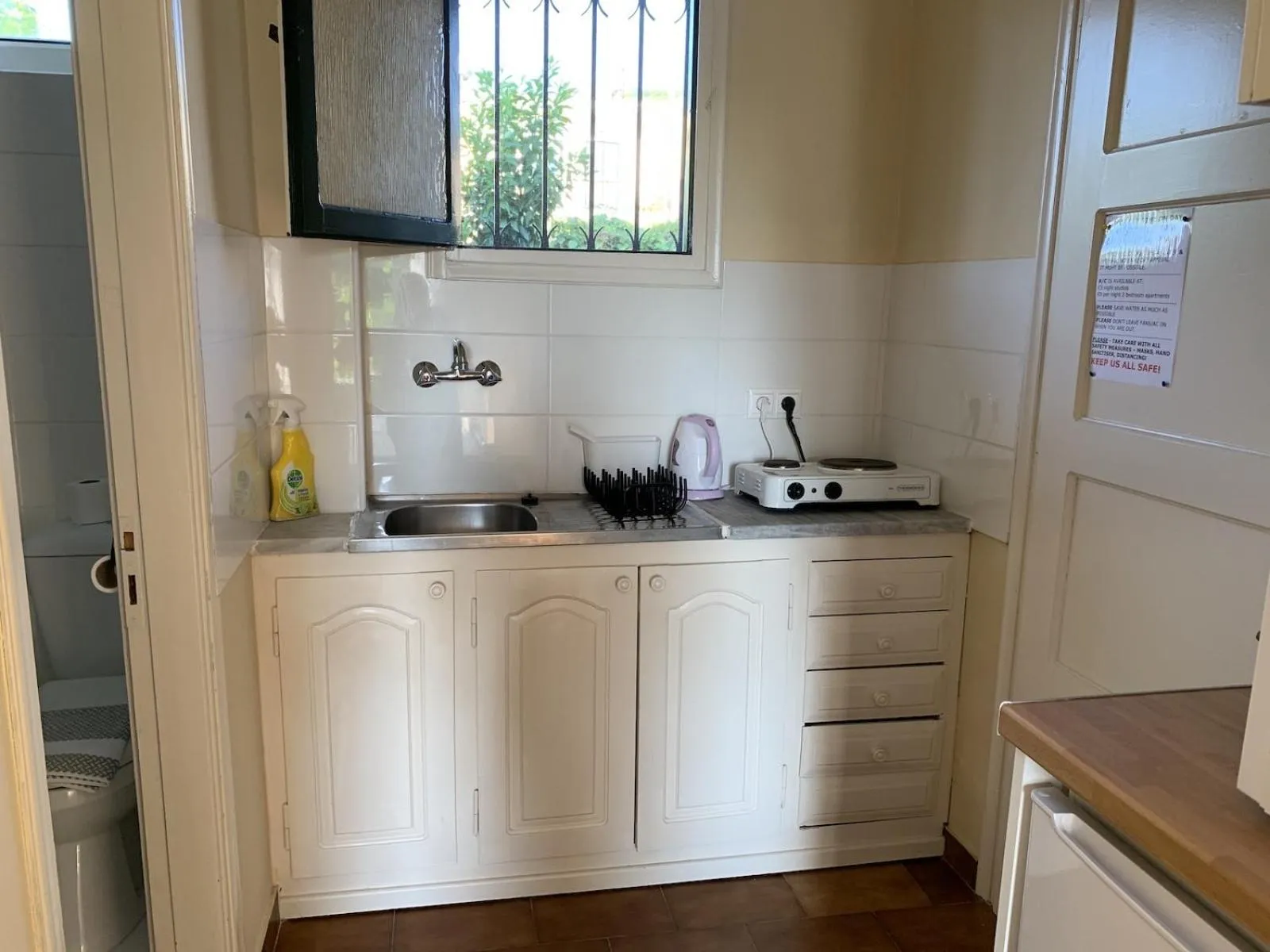 Coffee/tea facilities in The Mayflower Studios & Apartments