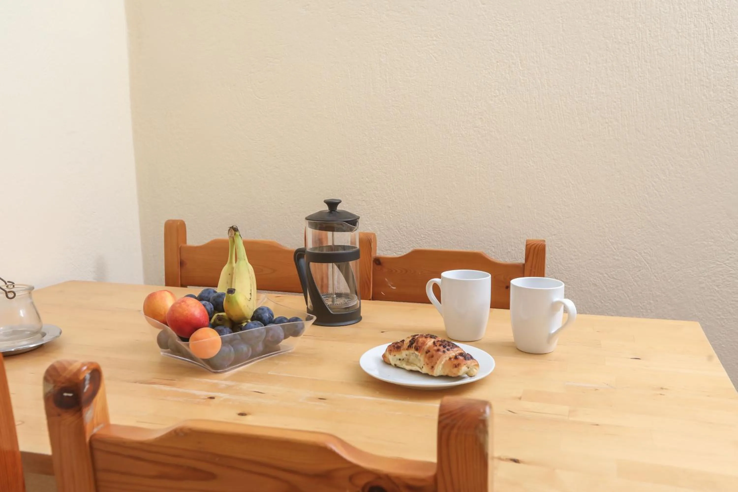 Food and drinks in The Mayflower Studios & Apartments