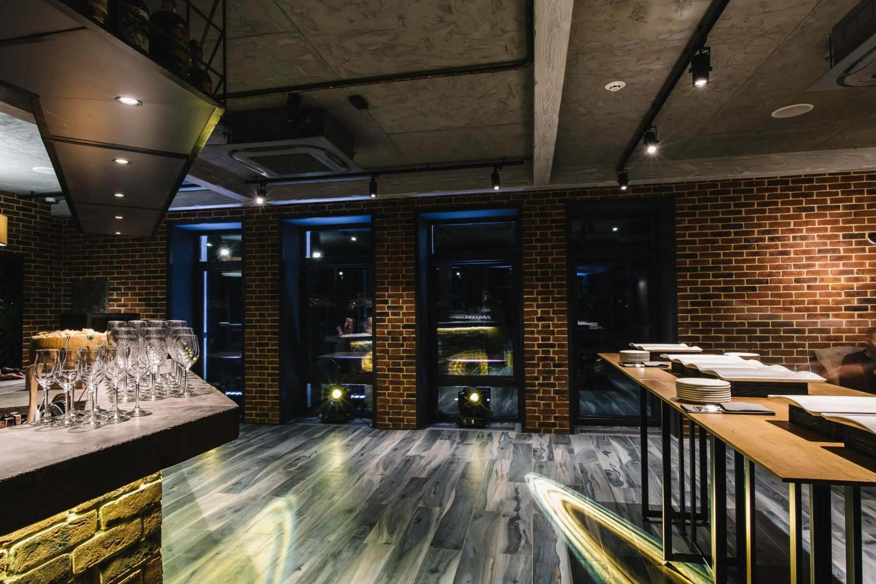 Restaurant/places to eat in Noble Boutique Hotel