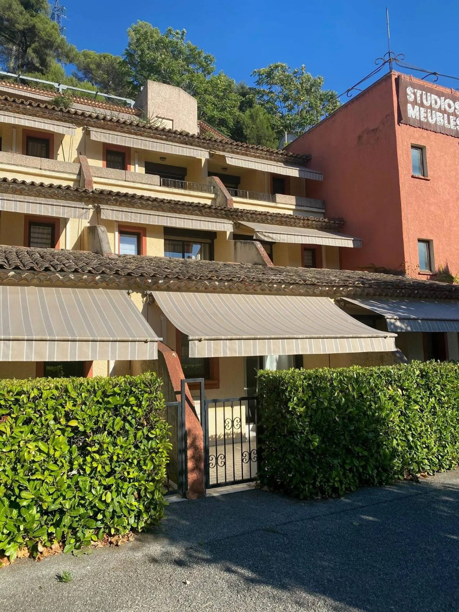 Property building in Servotel Castagniers