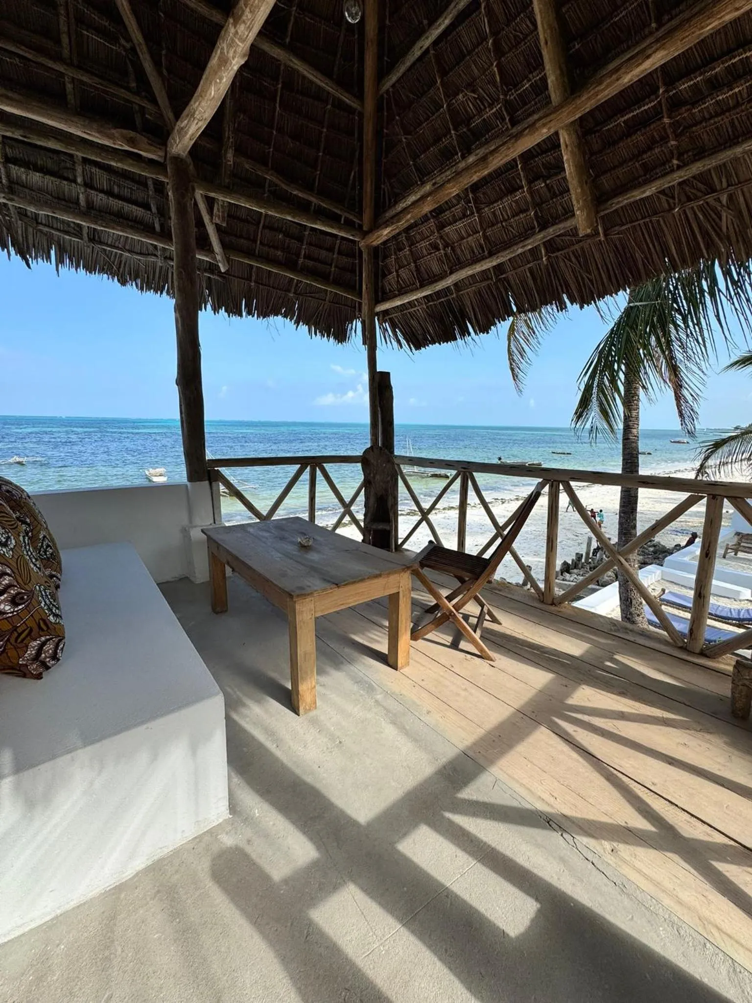 Day in Mango Beach House