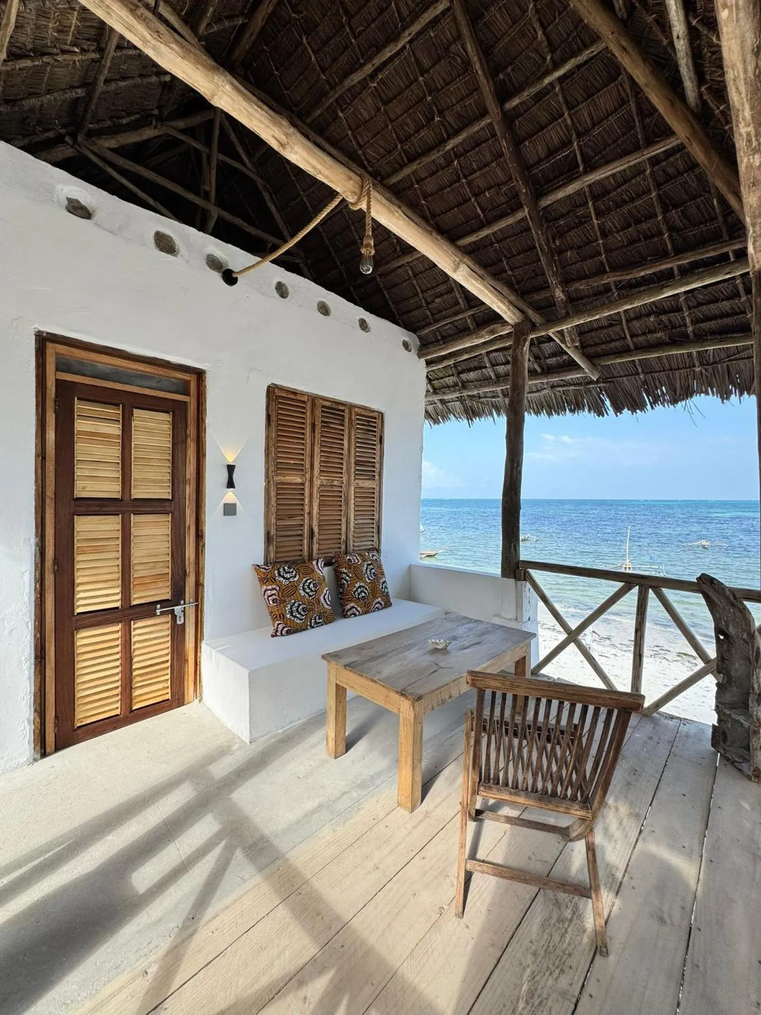 Day in Mango Beach House