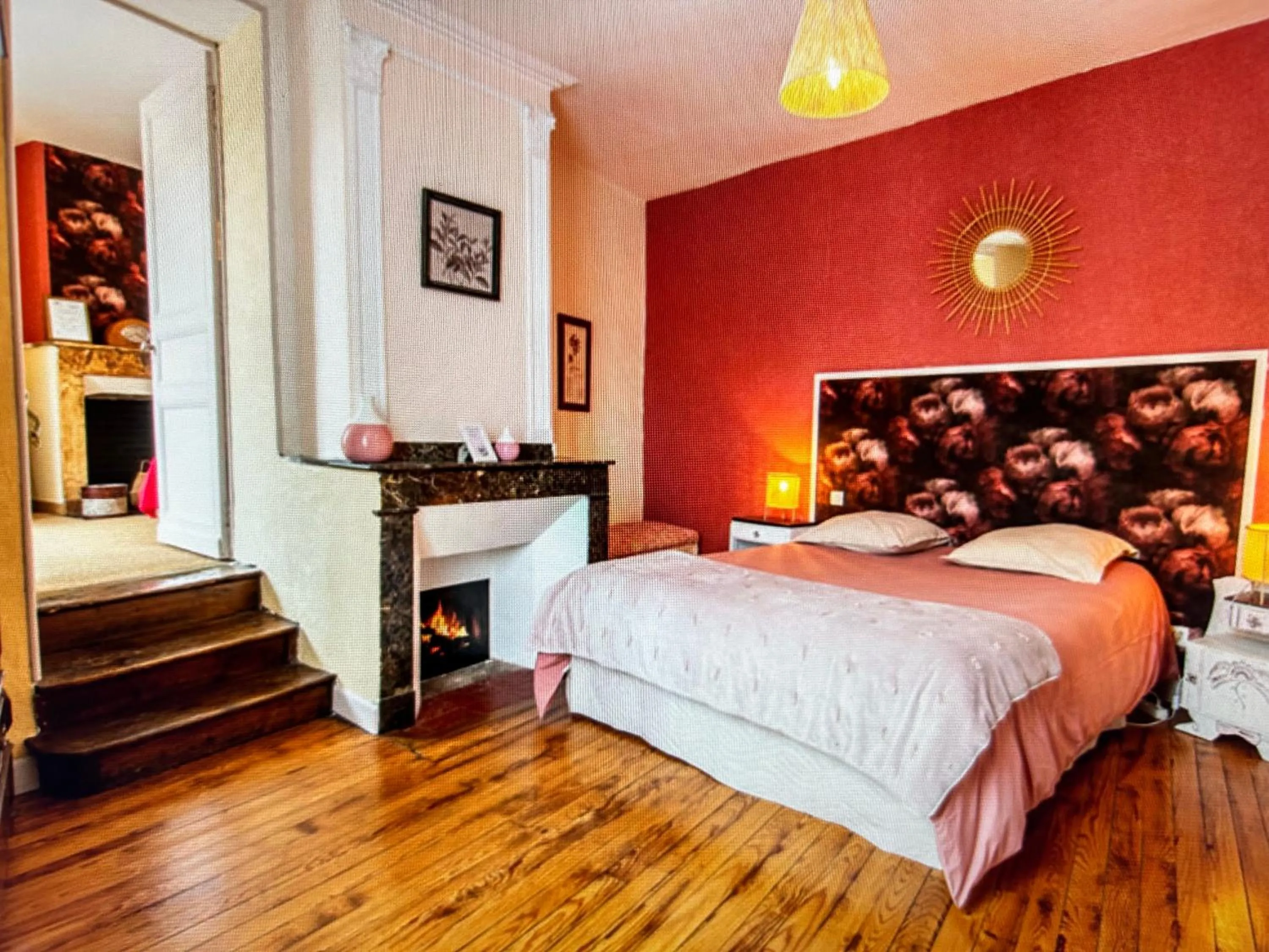 Photo of the whole room in Chambre d'Hôtes La Cour des Saligues