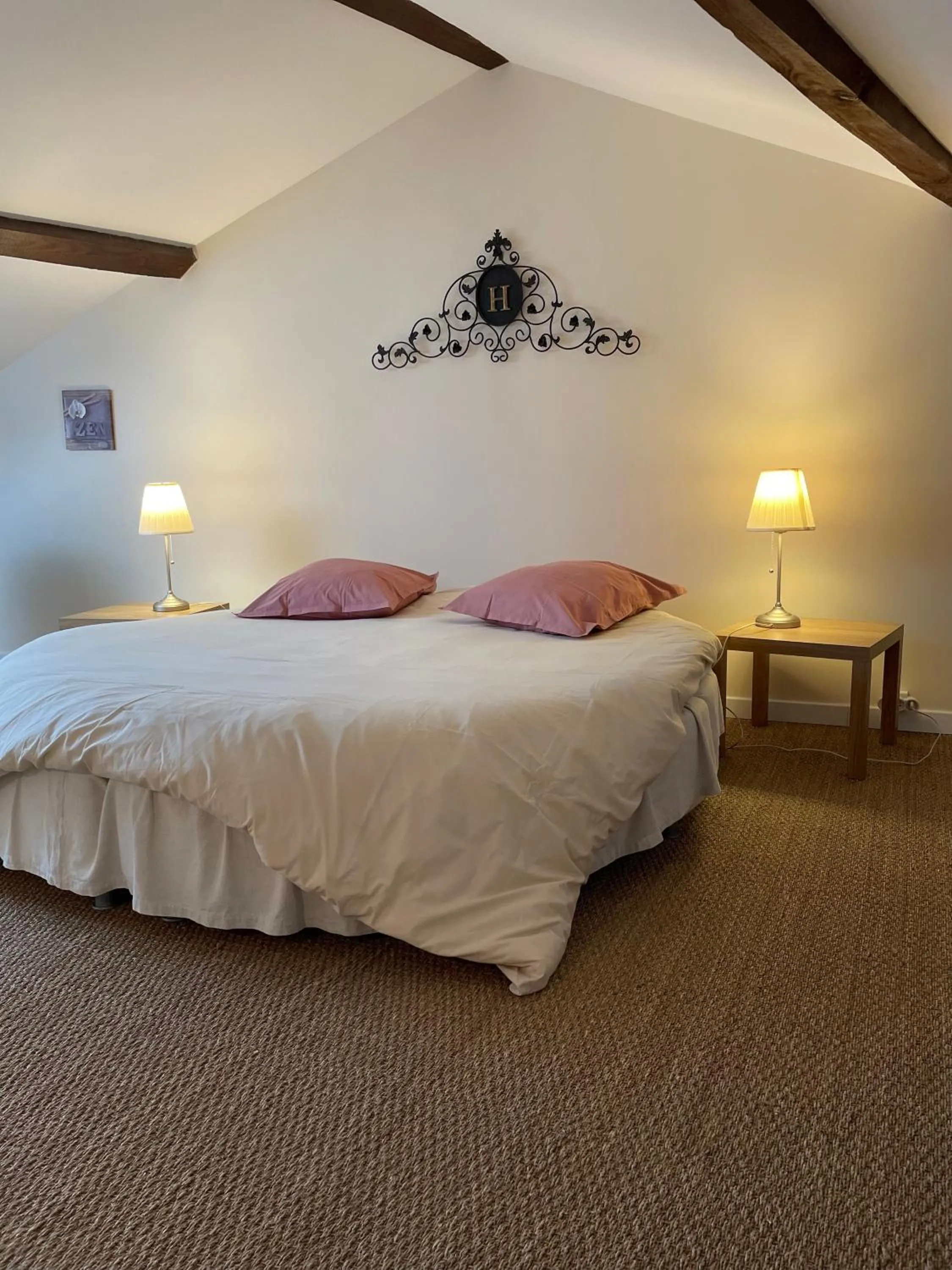 Photo of the whole room in Chambre d'Hôtes La Cour des Saligues