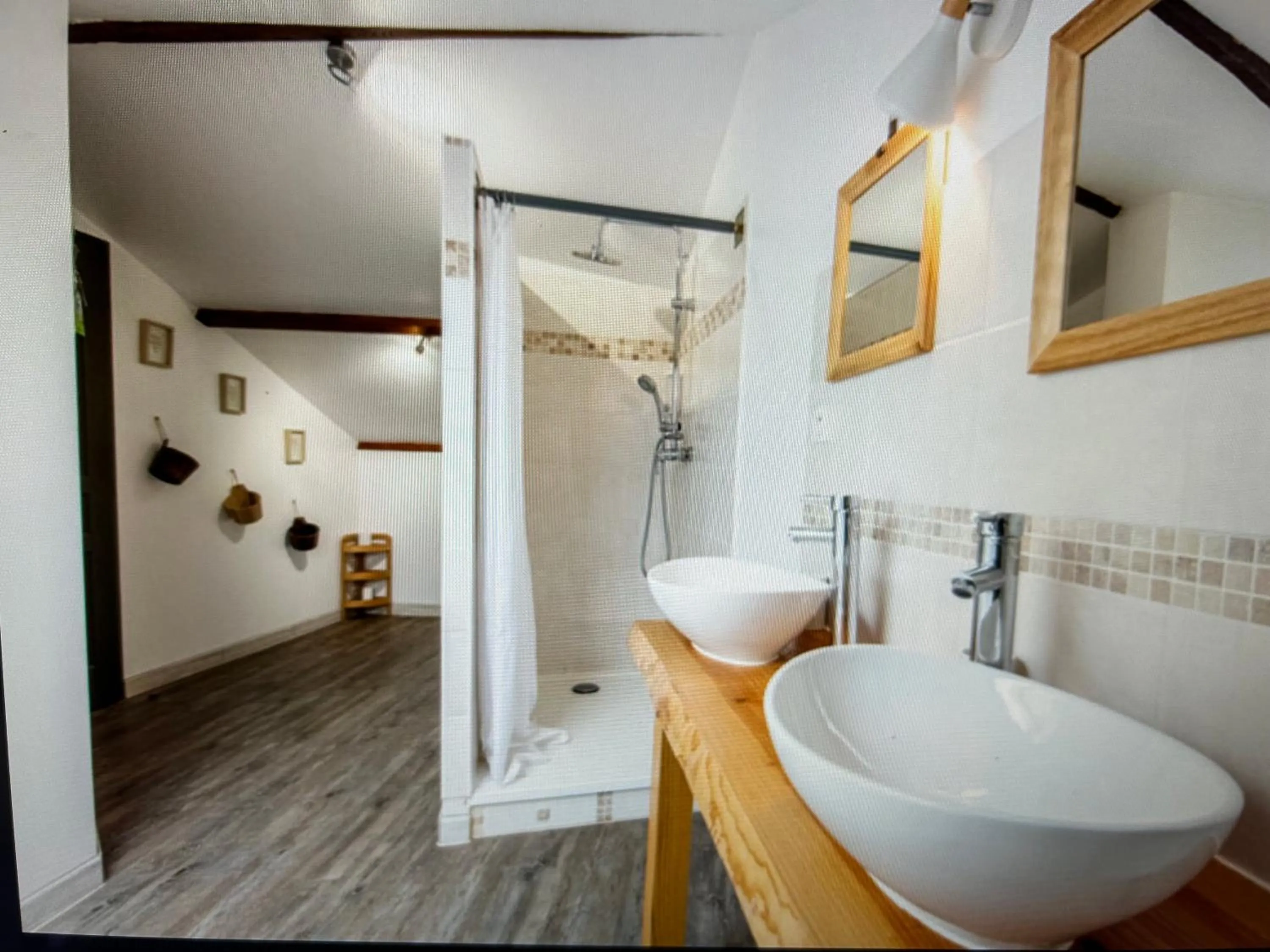 Bathroom in Chambre d'Hôtes La Cour des Saligues