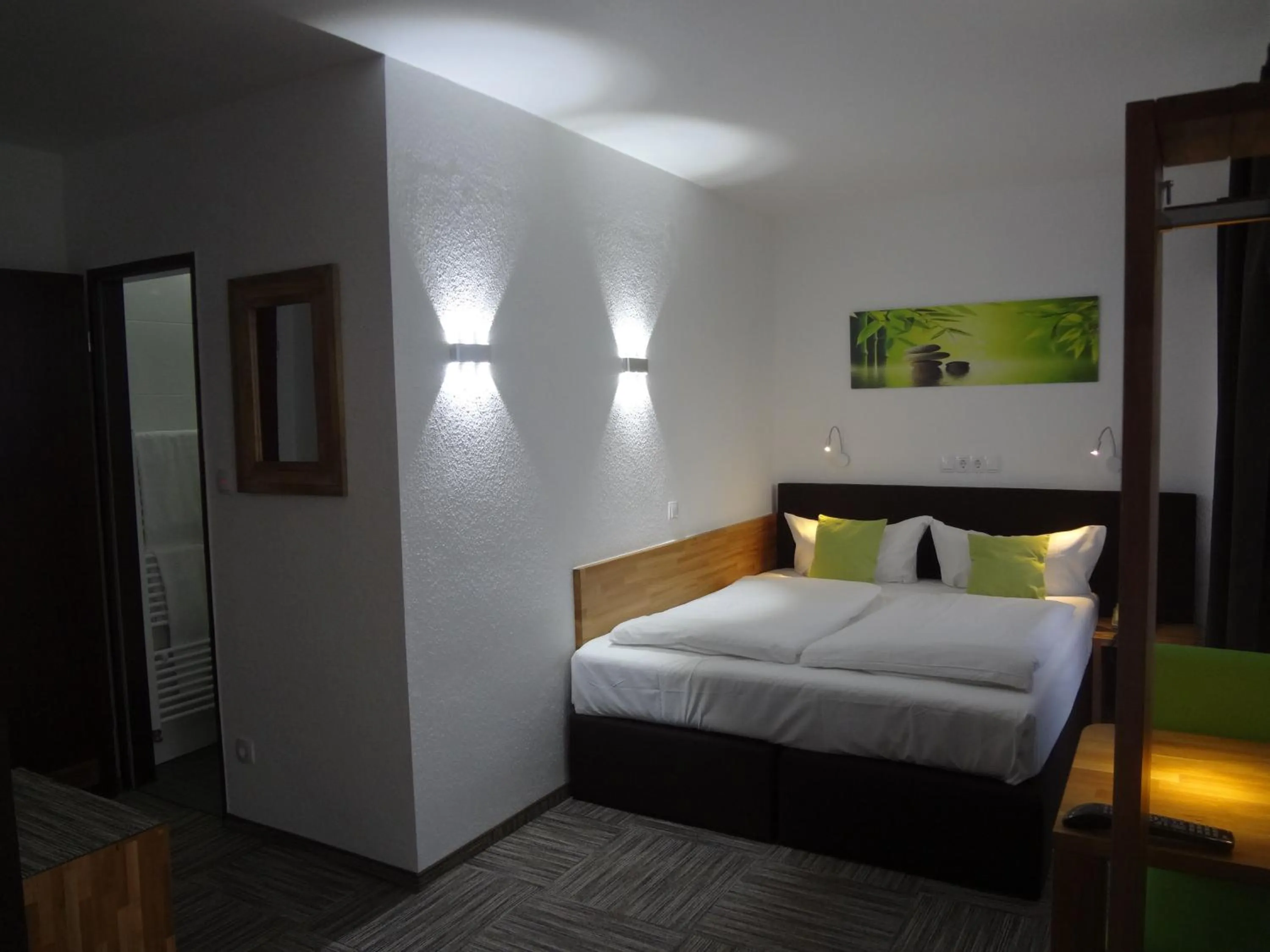 Bed in Hotel Mainbogen