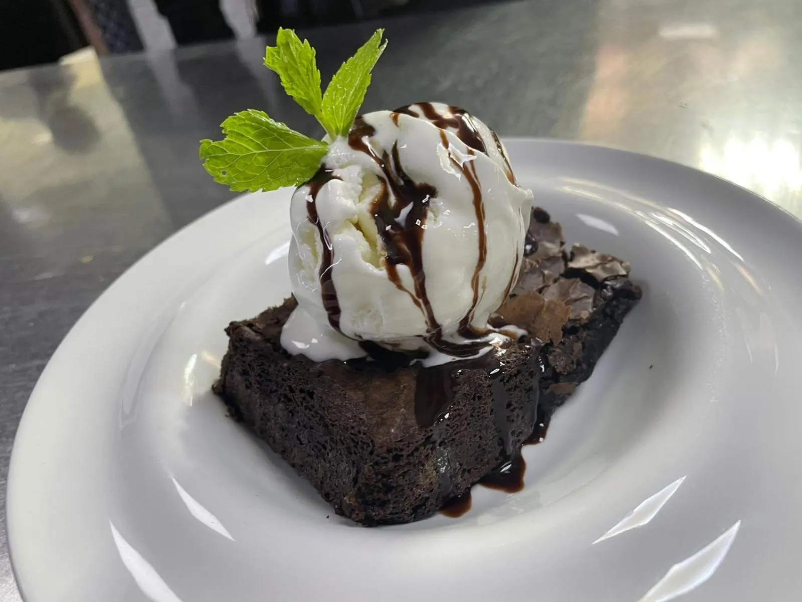 Food and drinks in Hamdan Plaza Hotel Salalah, an HTG Hotel