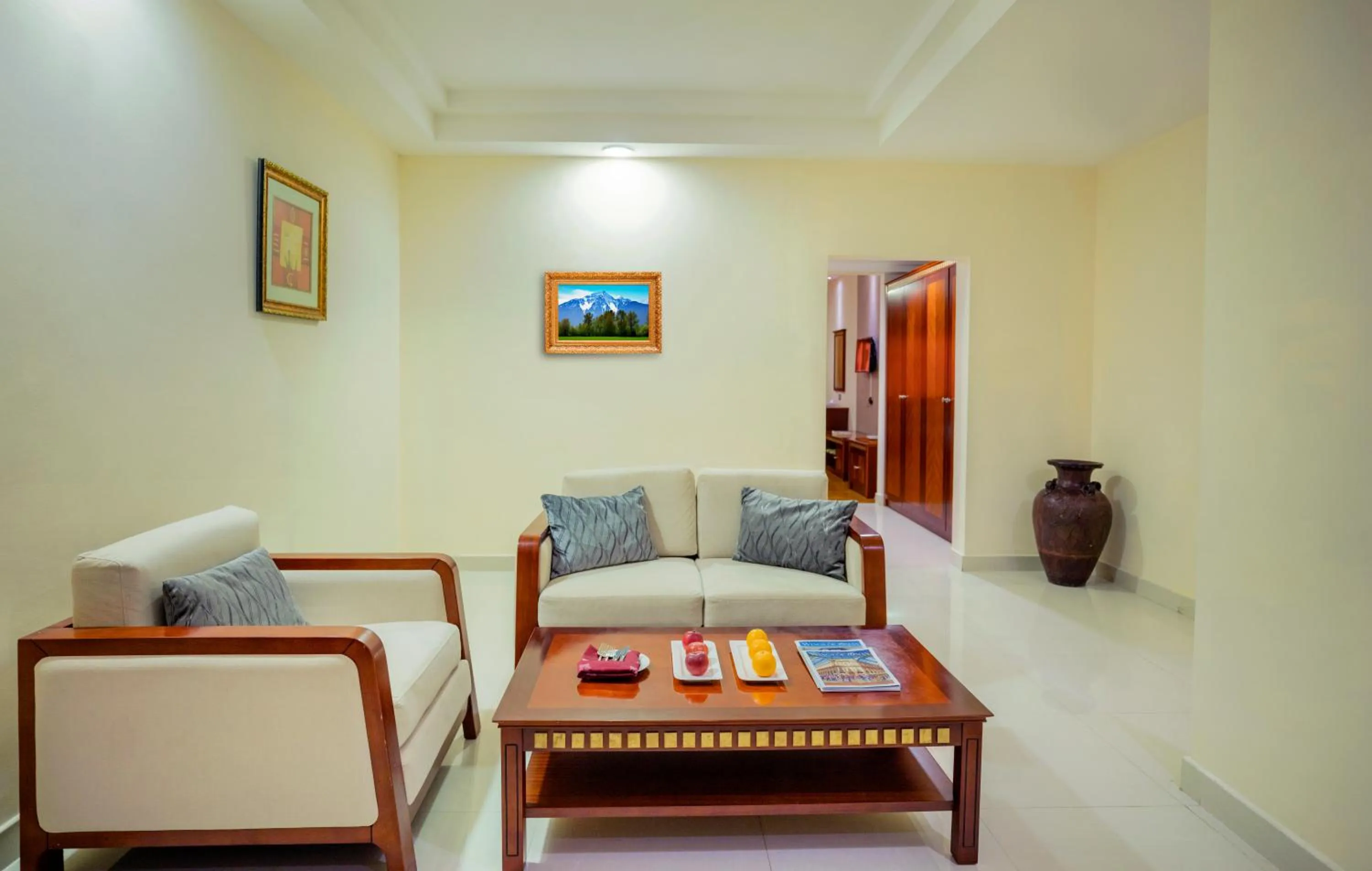 Living room in Hamdan Plaza Hotel Salalah, an HTG Hotel