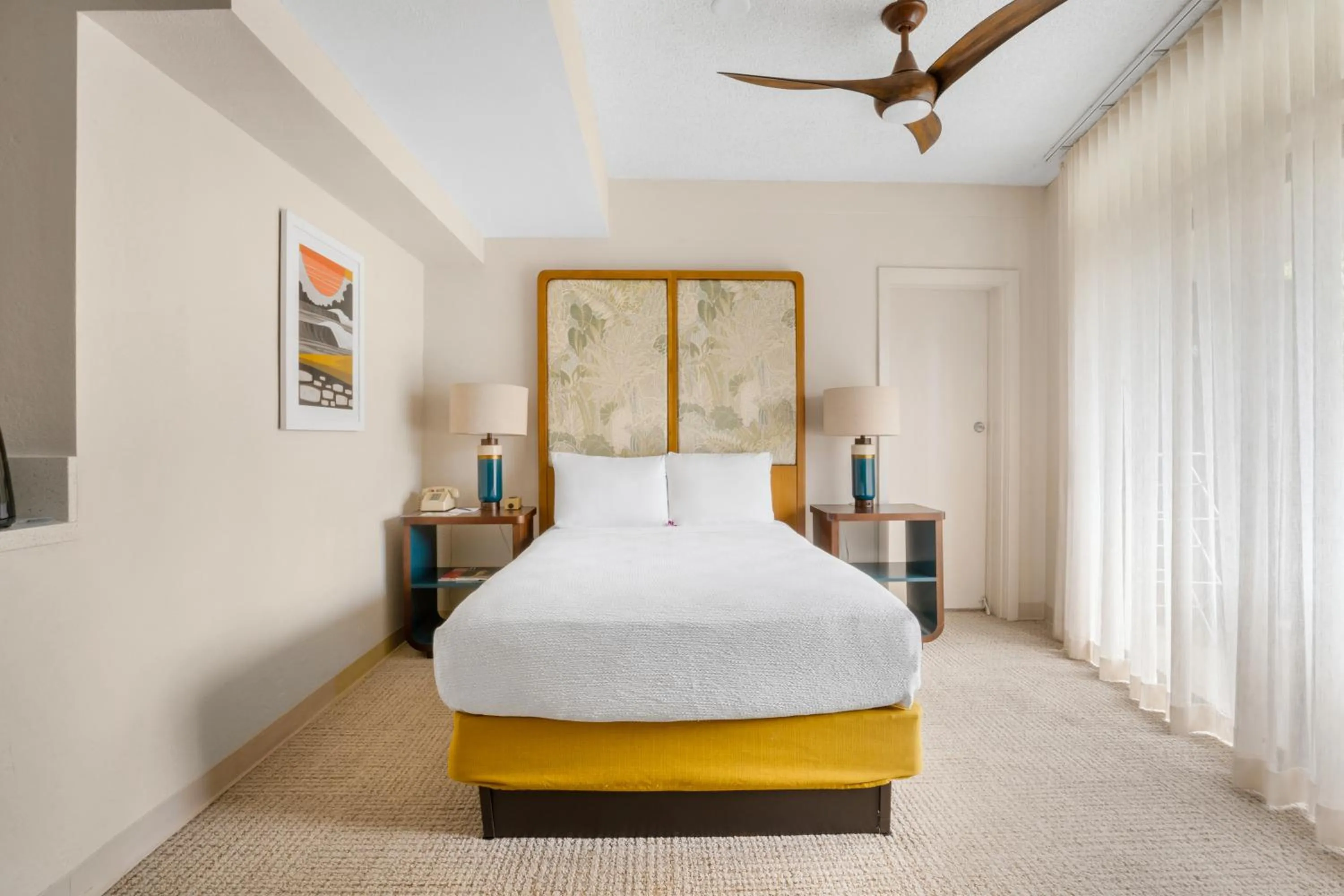 Bedroom, Bed in White Sands Hotel