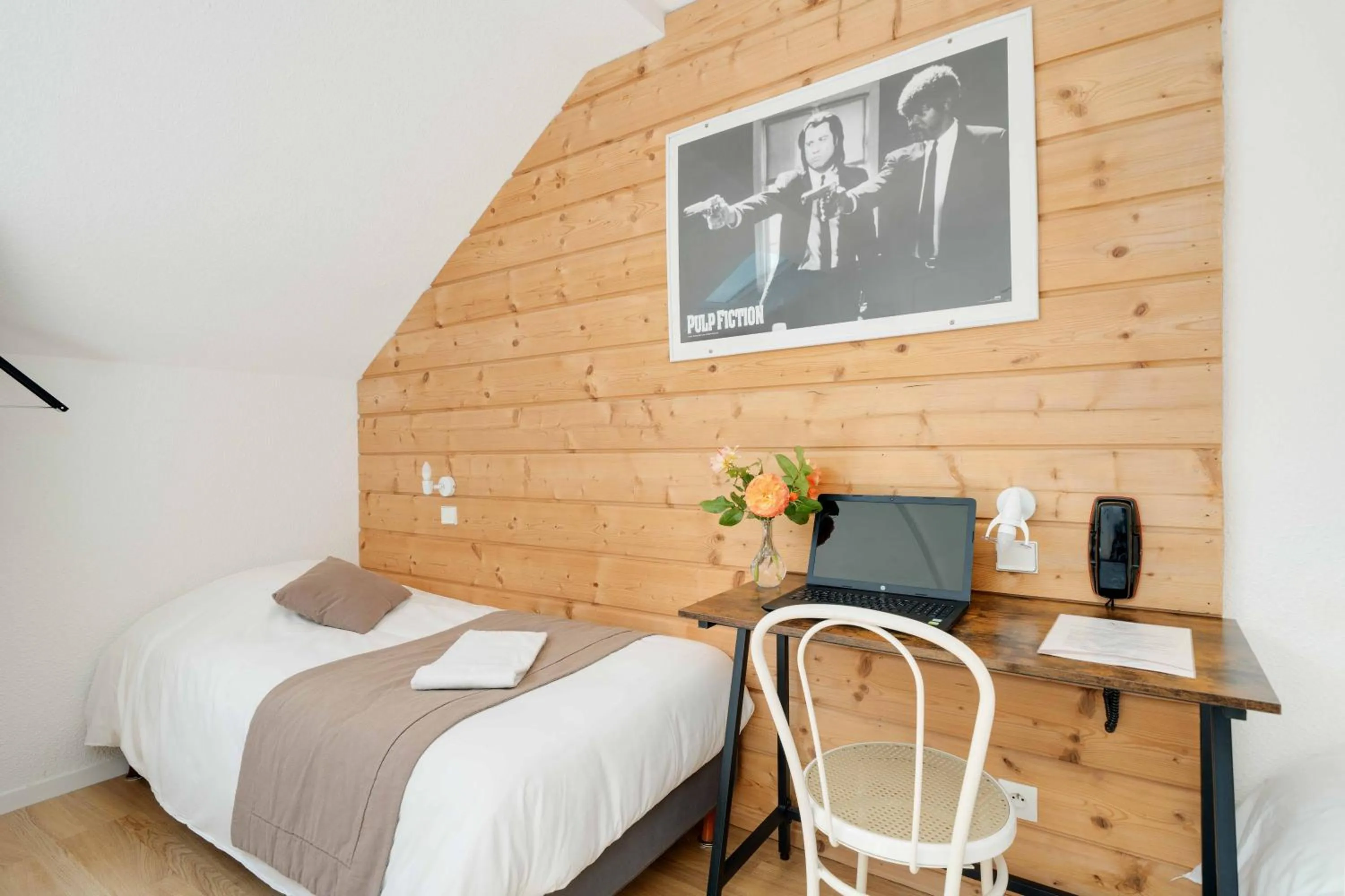 Bedroom, Bed in Hôtel Acacia Nancy sud Lunéville