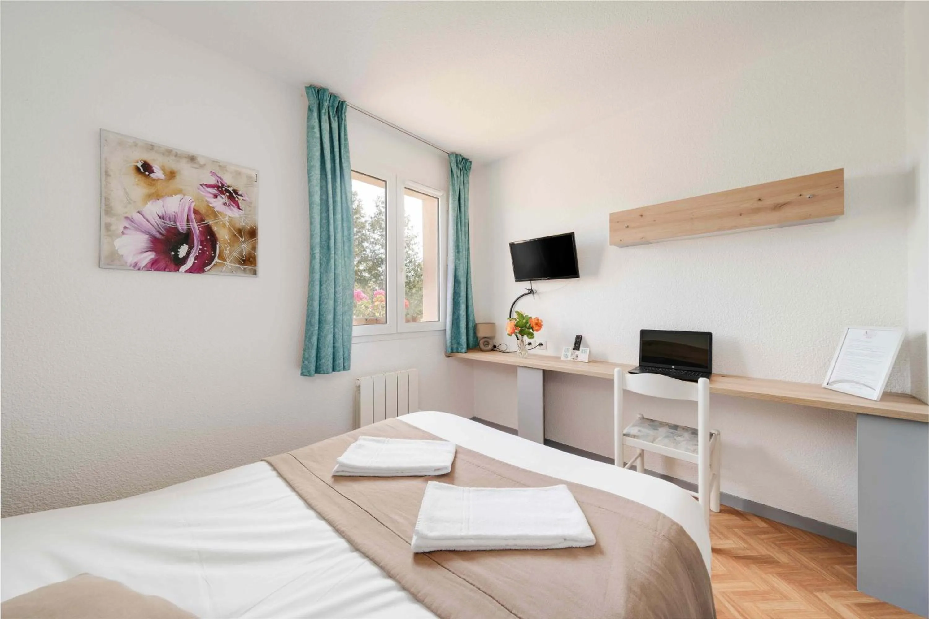 Photo of the whole room, Bed in Hôtel Acacia Nancy sud Lunéville