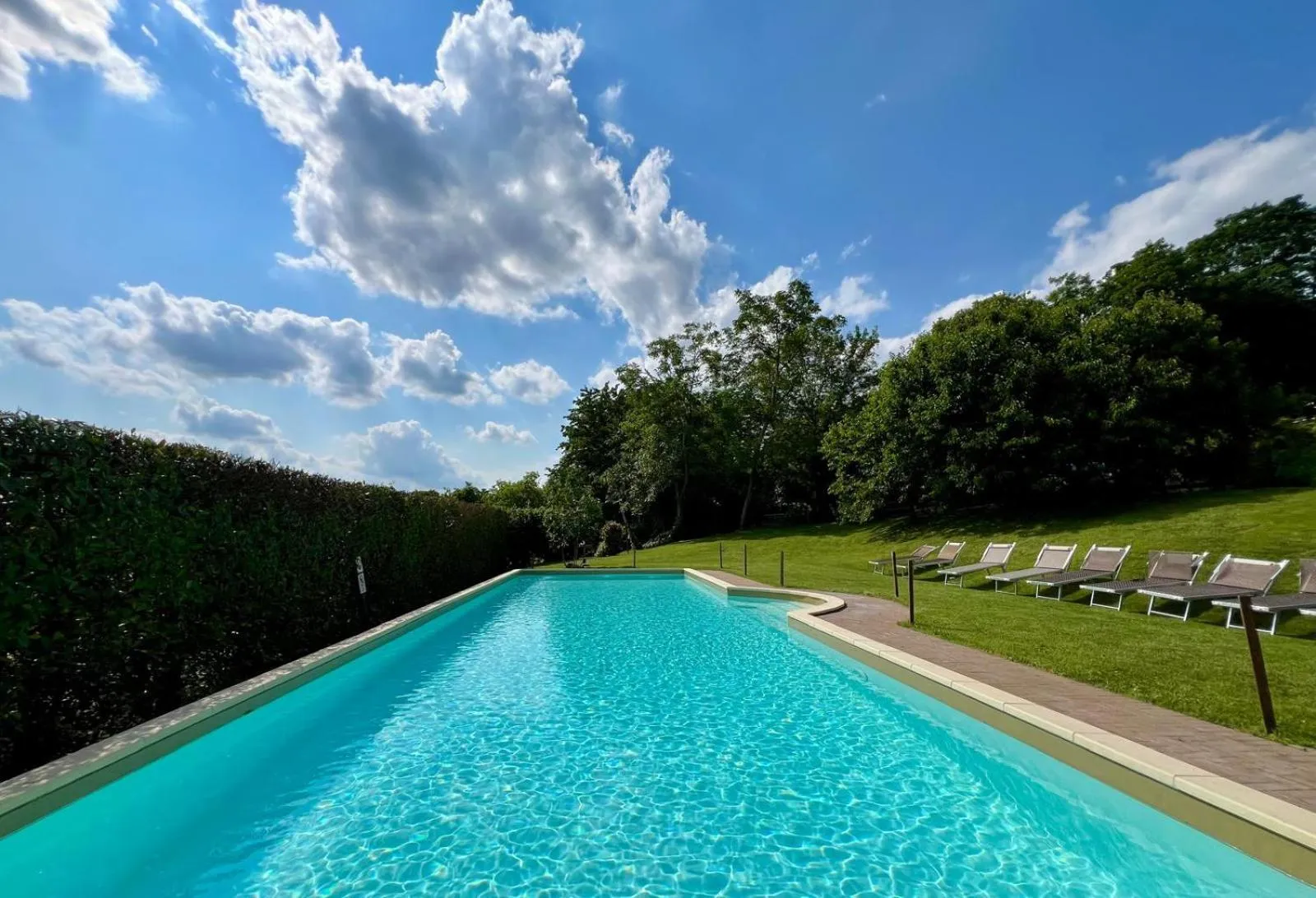 Swimming pool in Le Serre Suites & Apartments