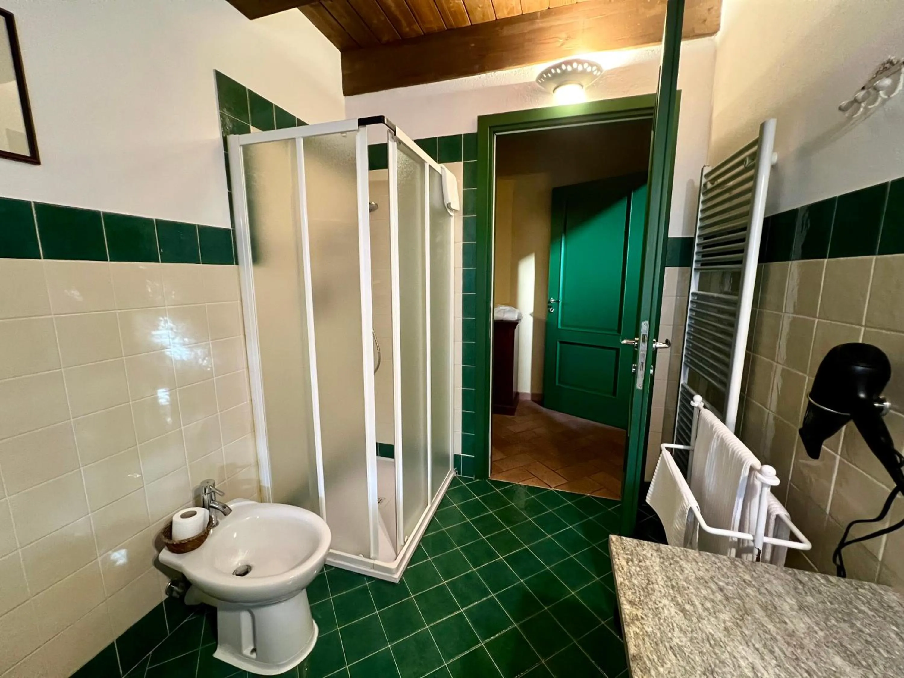 Bathroom in Le Serre Suites & Apartments
