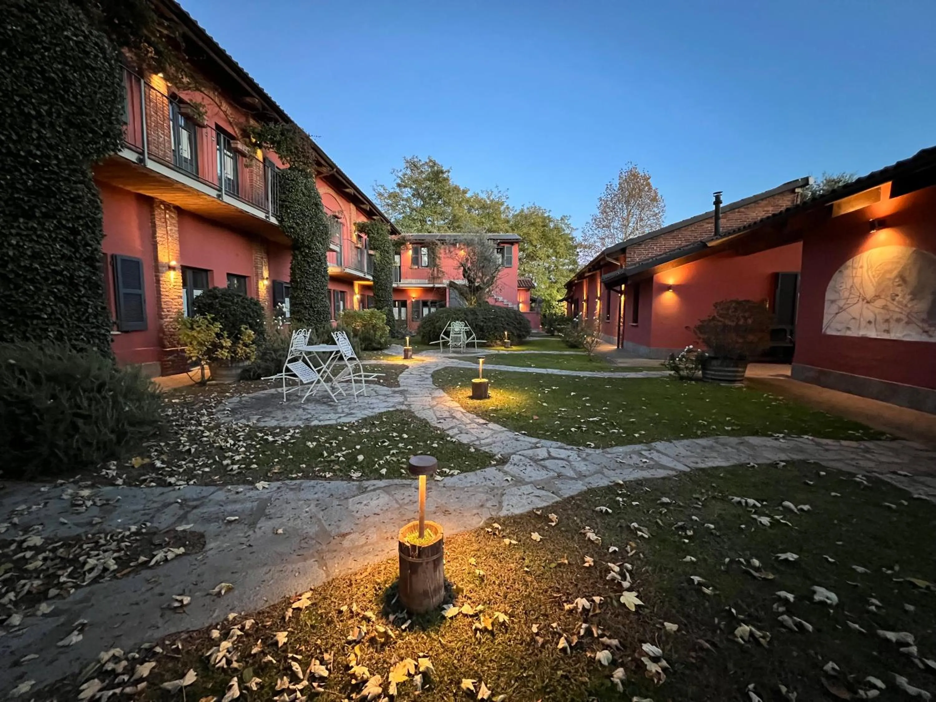 Property building in Le Serre Suites & Apartments