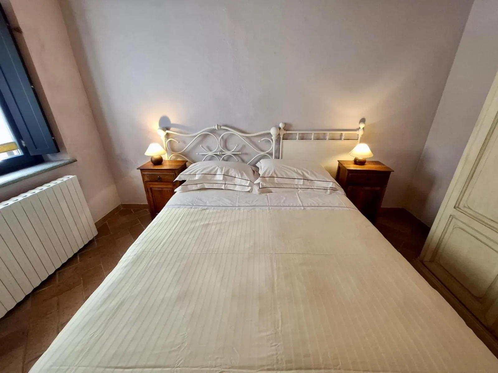 Bed in Le Serre Suites & Apartments