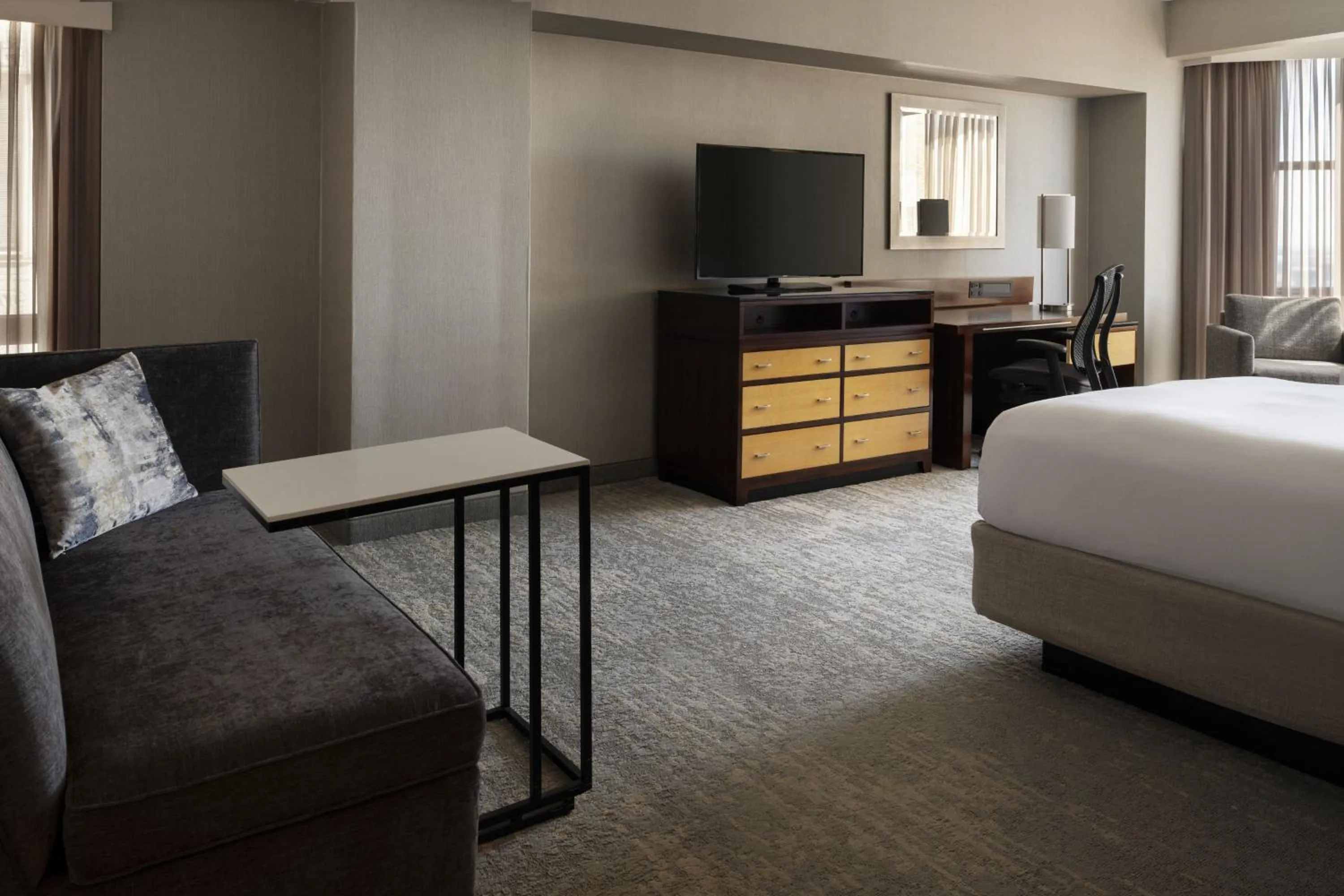 Photo of the whole room, Bed in San Francisco Marriott Union Square