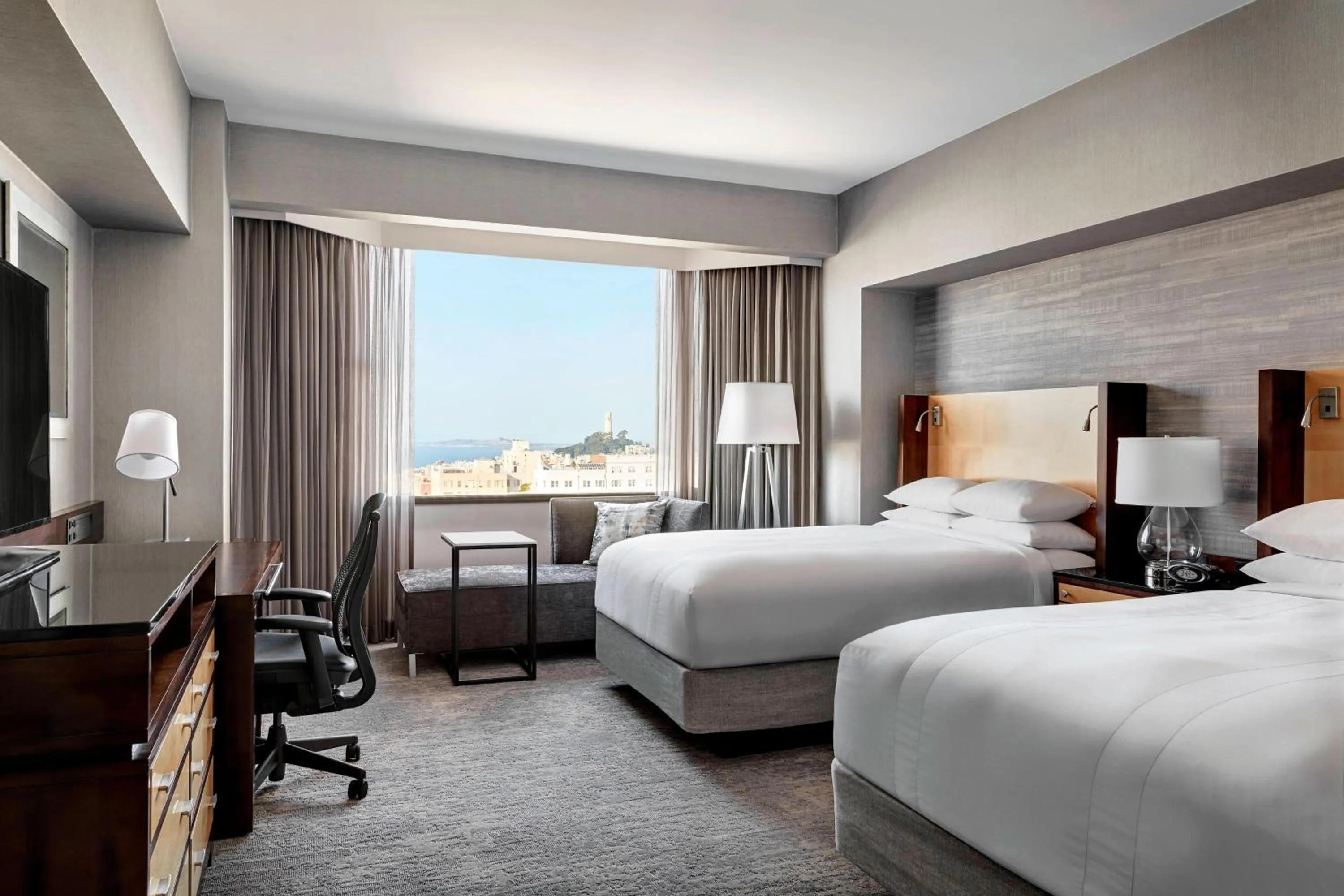 Photo of the whole room, Bed in San Francisco Marriott Union Square