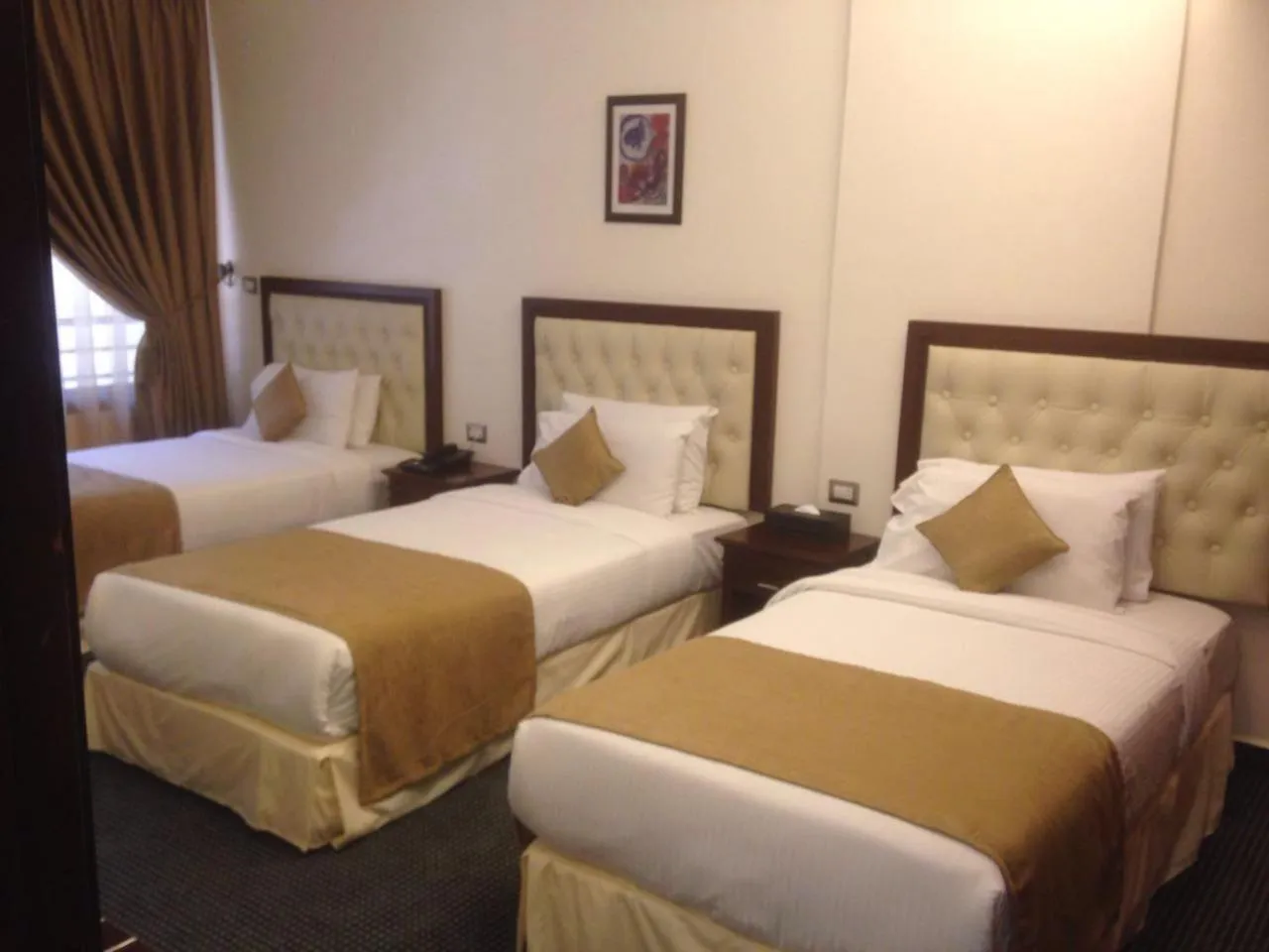 Photo of the whole room, Bed in Midtown Hotel & Suites