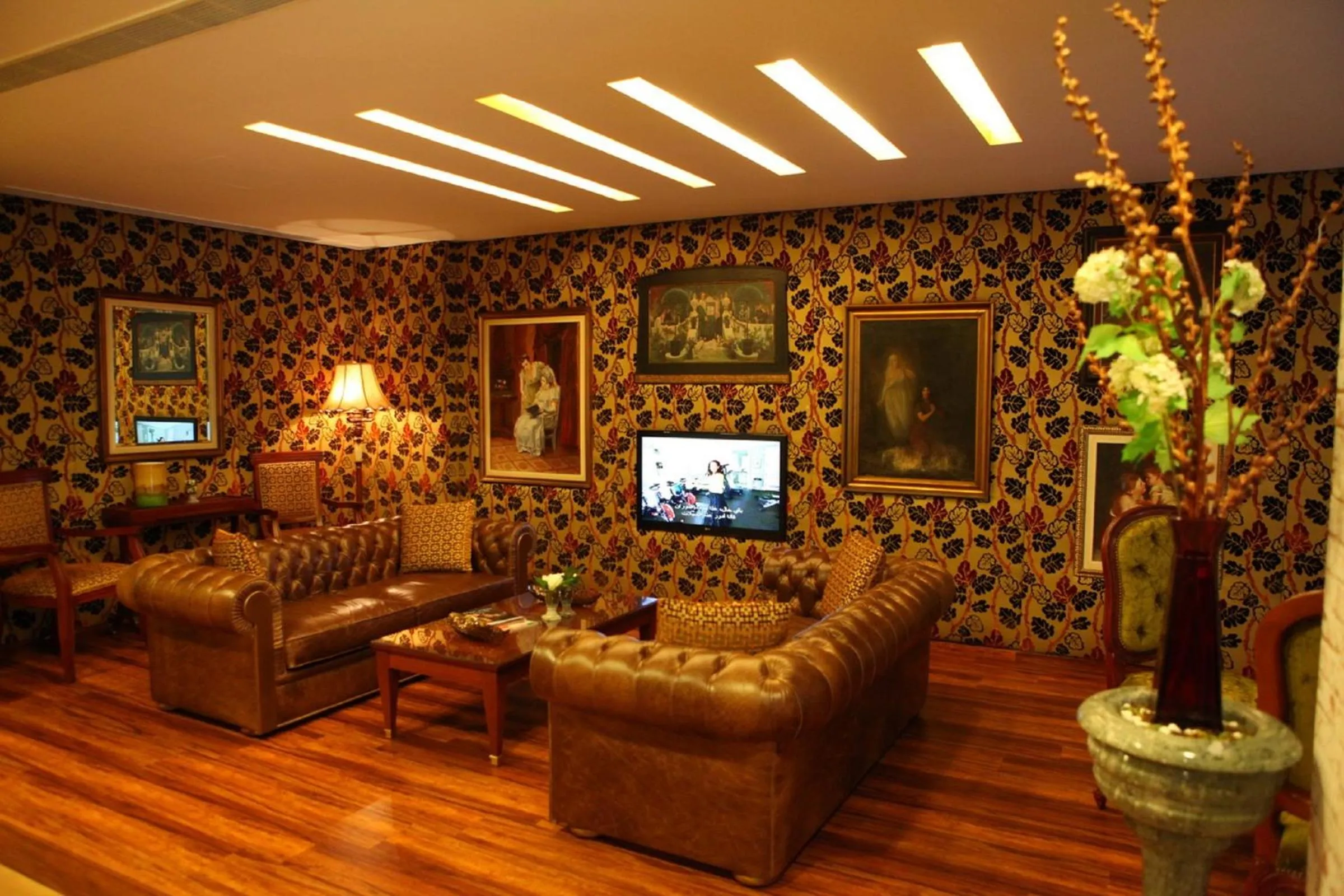 Lobby or reception in Midtown Hotel & Suites