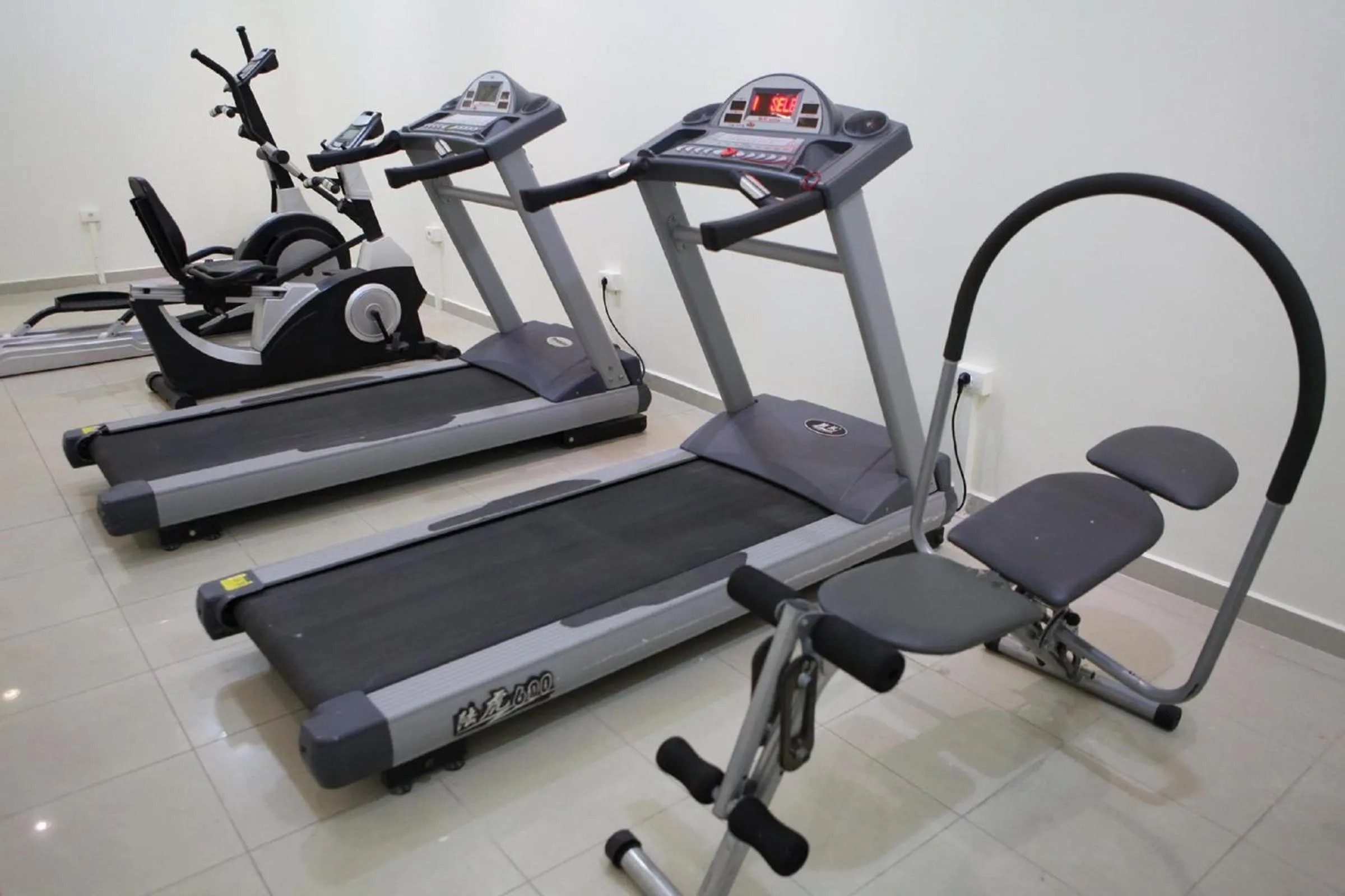 Fitness centre/facilities in Midtown Hotel & Suites