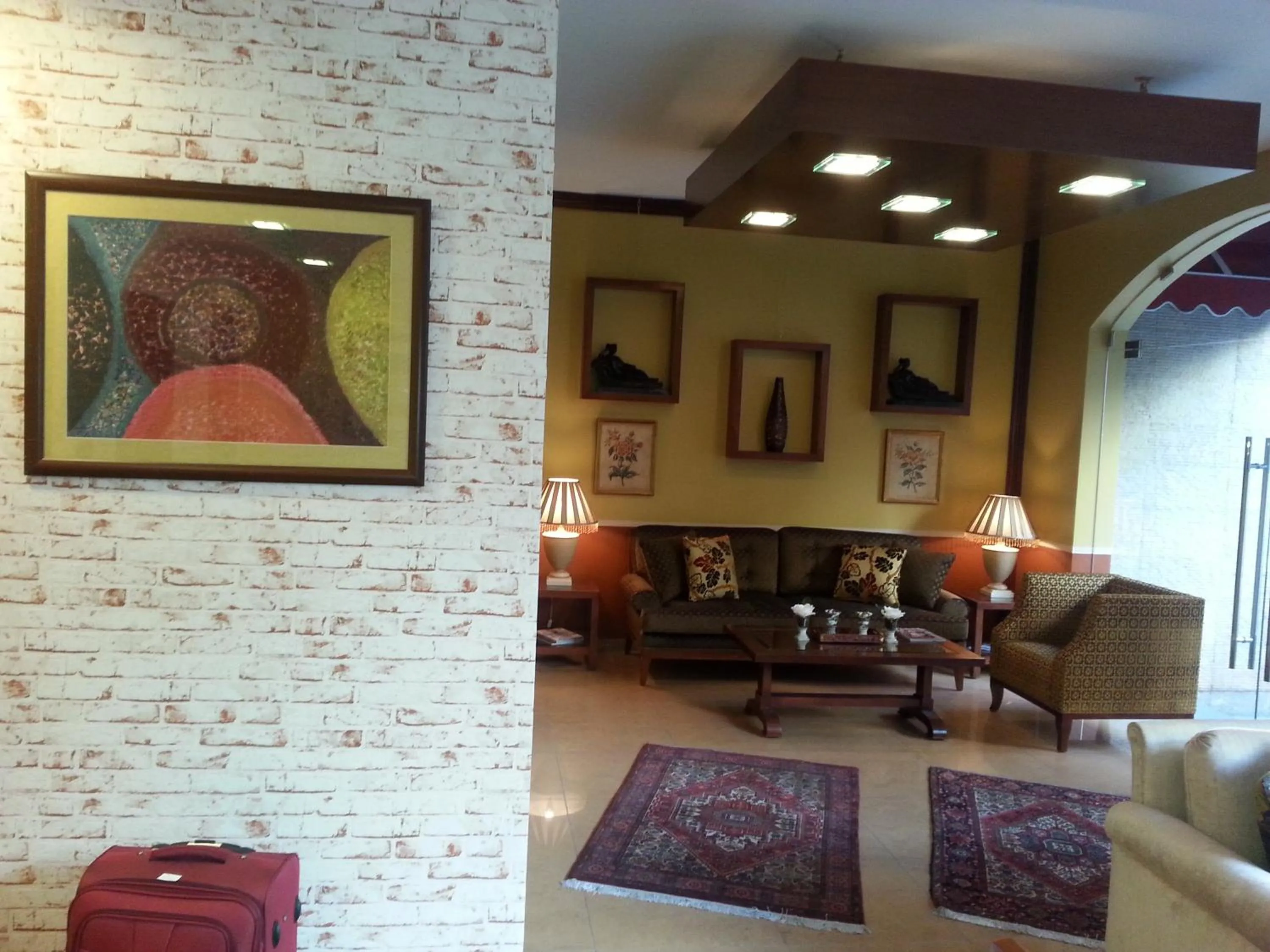 Lobby or reception in Midtown Hotel & Suites