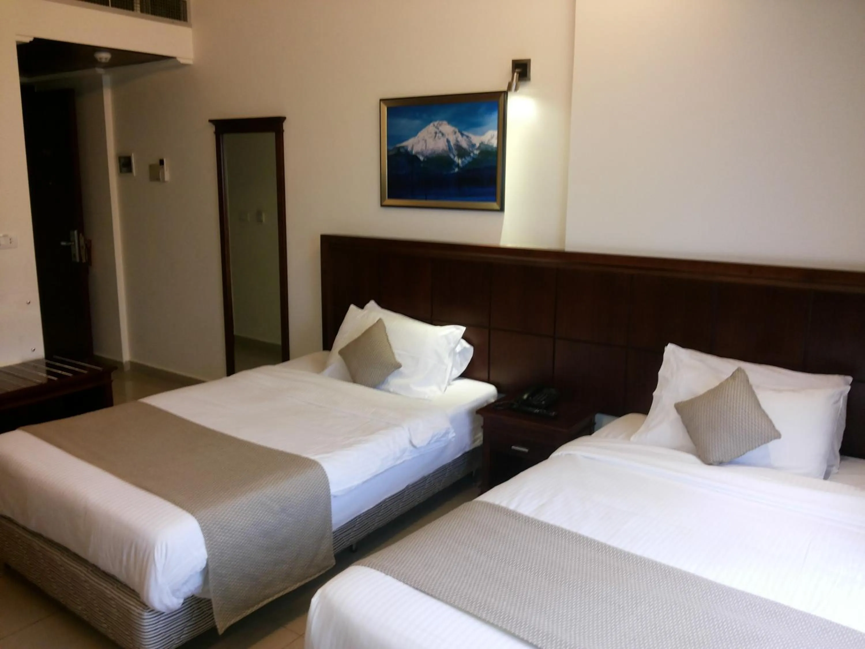 Bedroom, Bed in Midtown Hotel & Suites