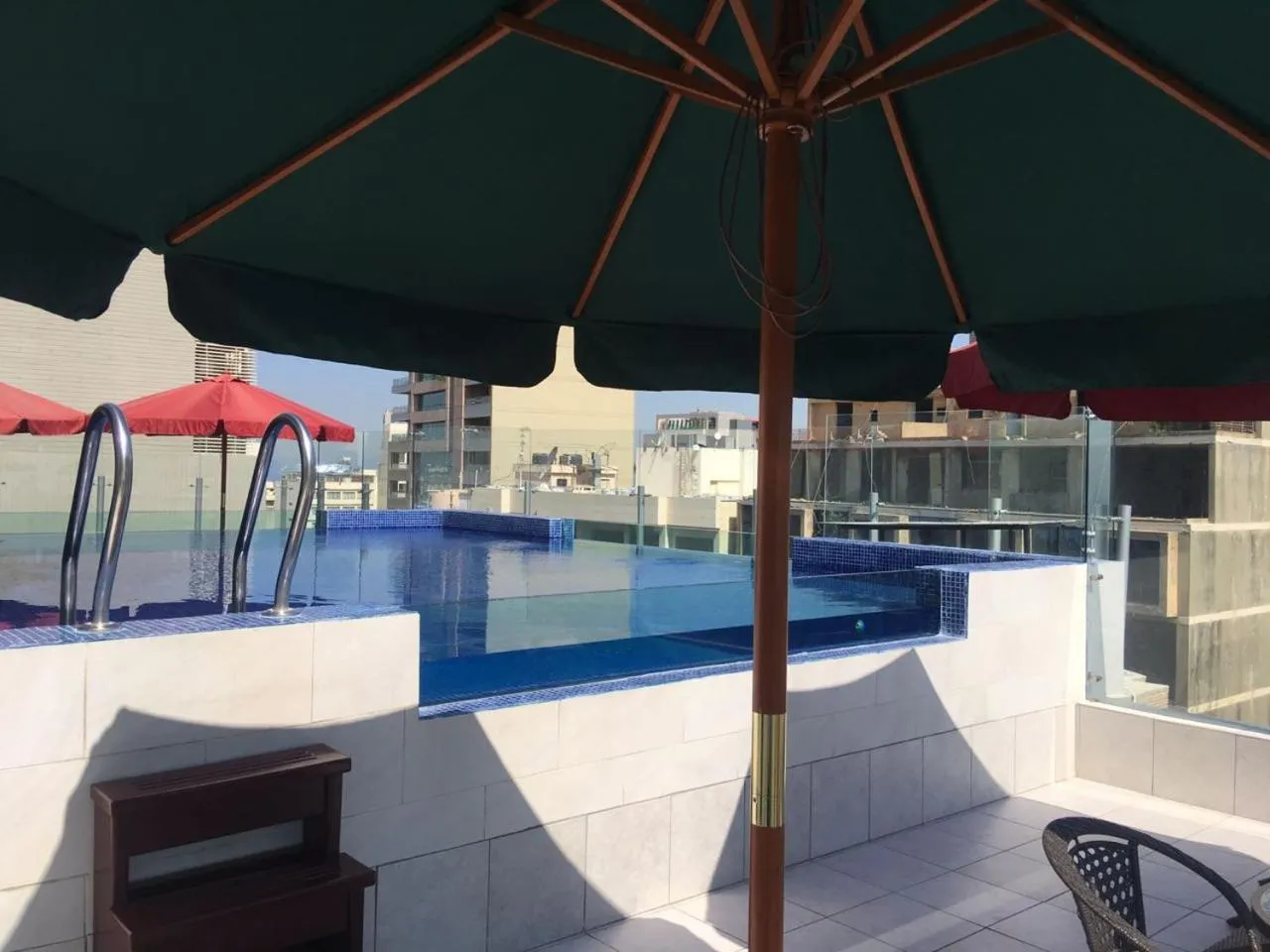 Swimming pool in Midtown Hotel & Suites