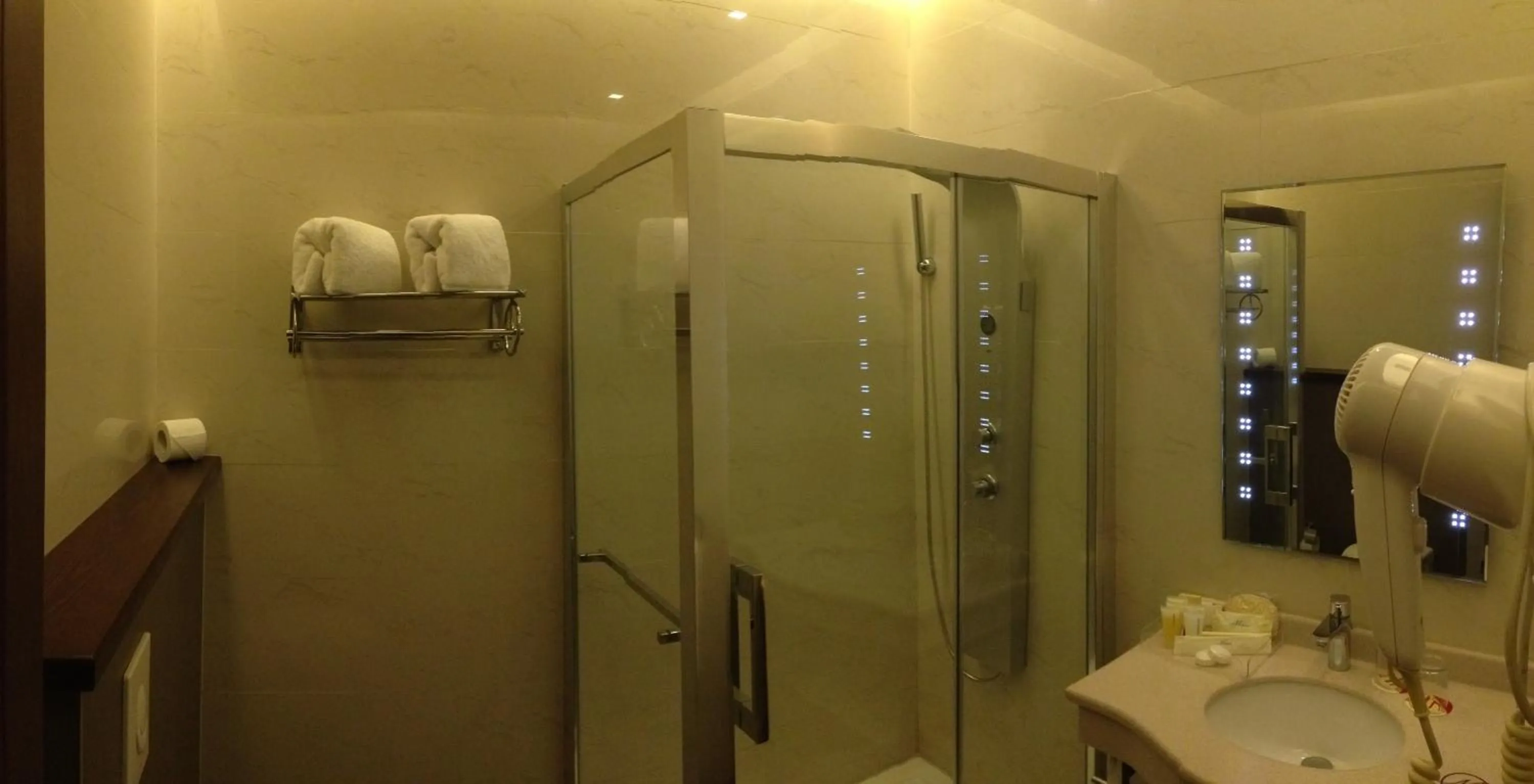 Bathroom in Midtown Hotel & Suites