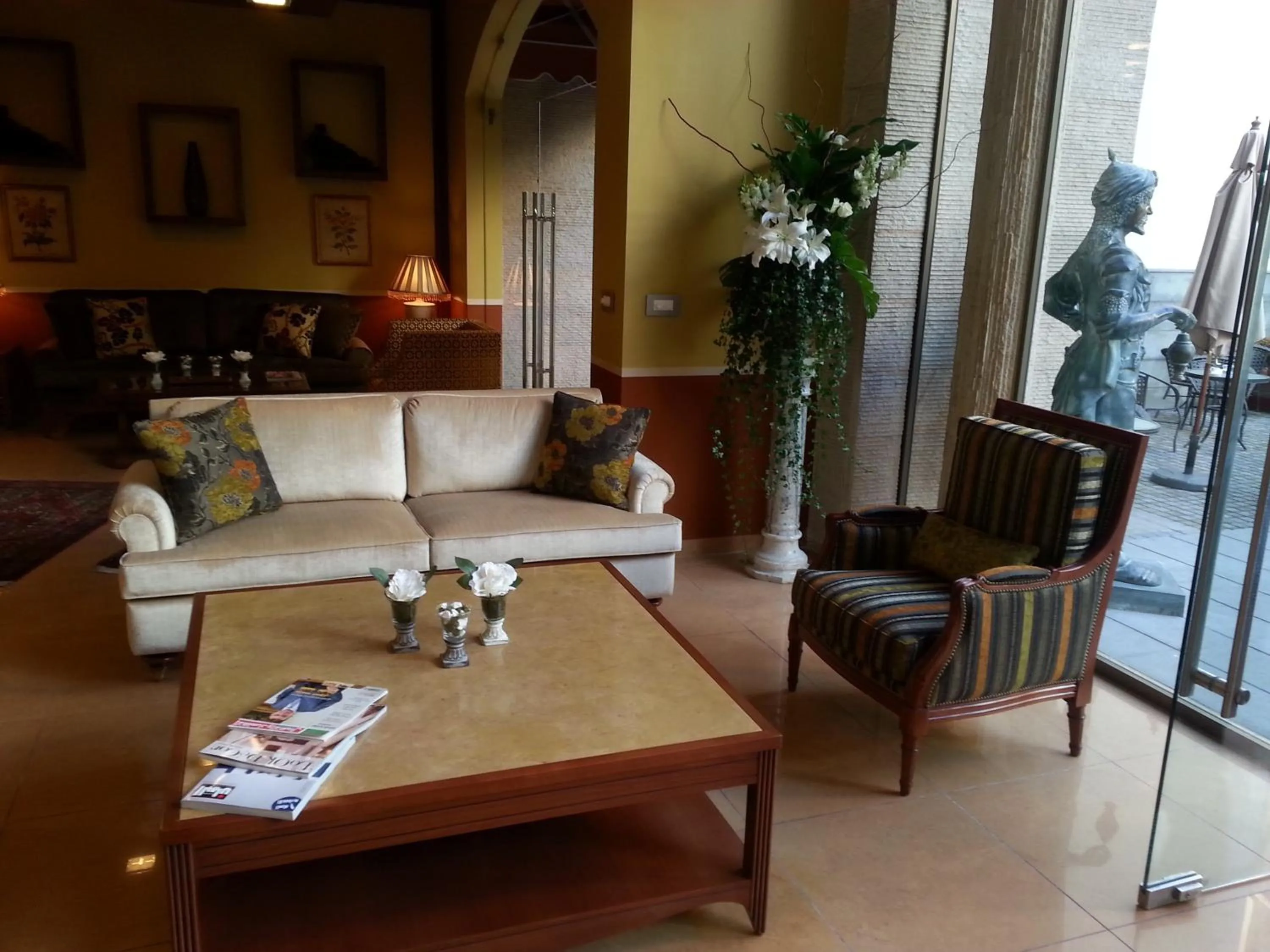 Lobby or reception in Midtown Hotel & Suites