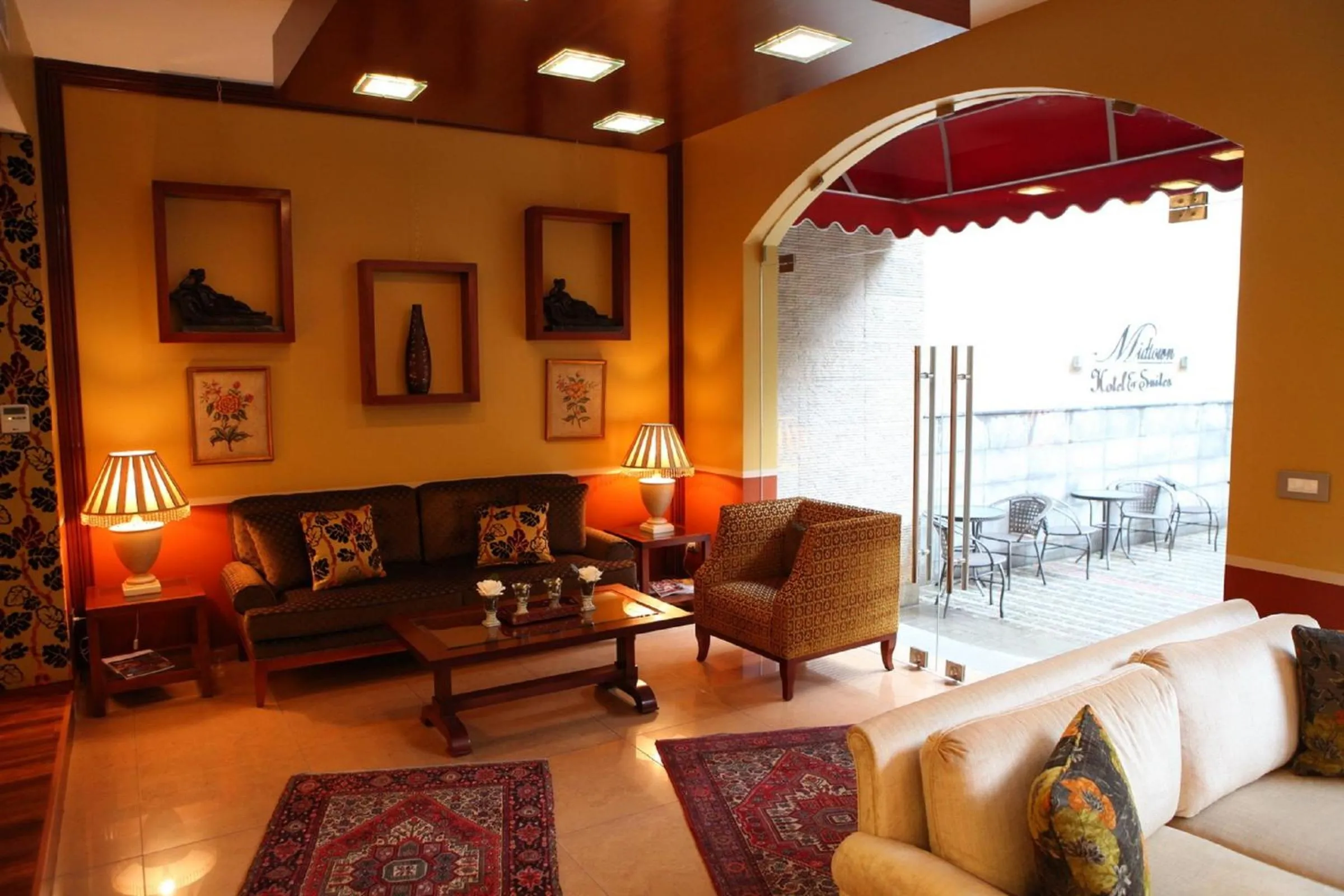 Lobby or reception in Midtown Hotel & Suites