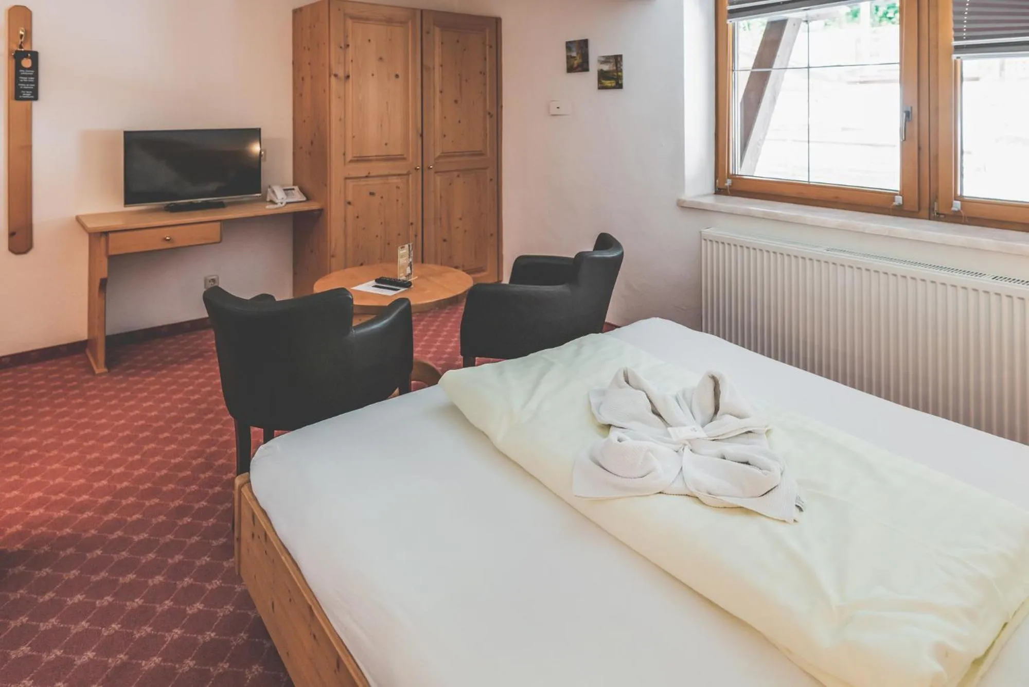 Photo of the whole room, Bed in Kertess