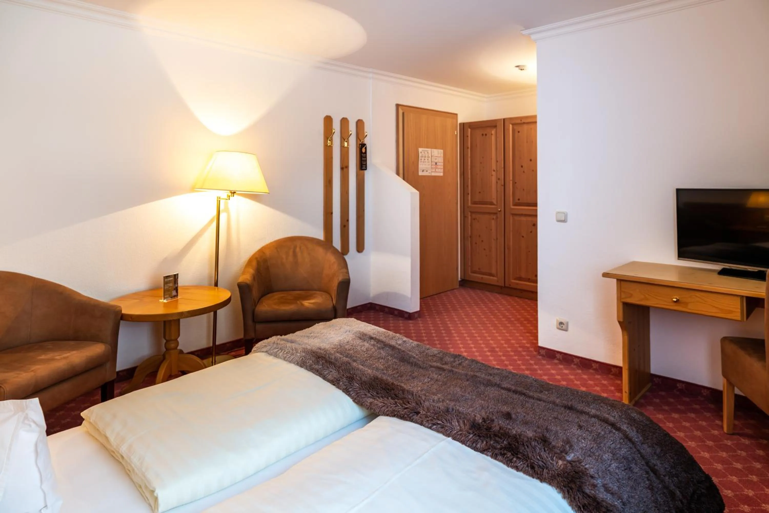 Photo of the whole room, Bed in Kertess