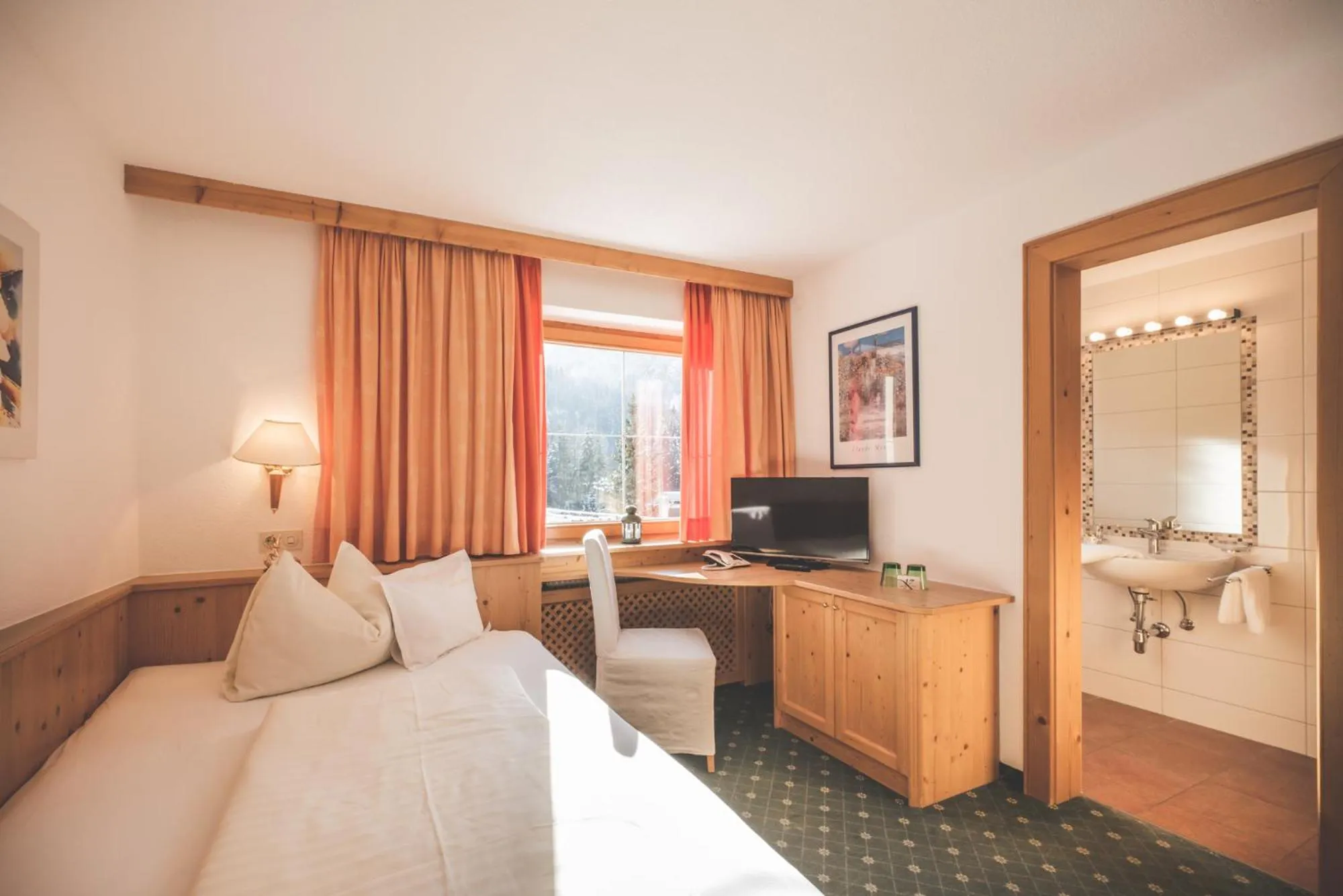 Photo of the whole room, Bed in Kertess