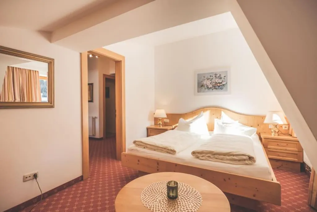 Bedroom, Bed in Kertess