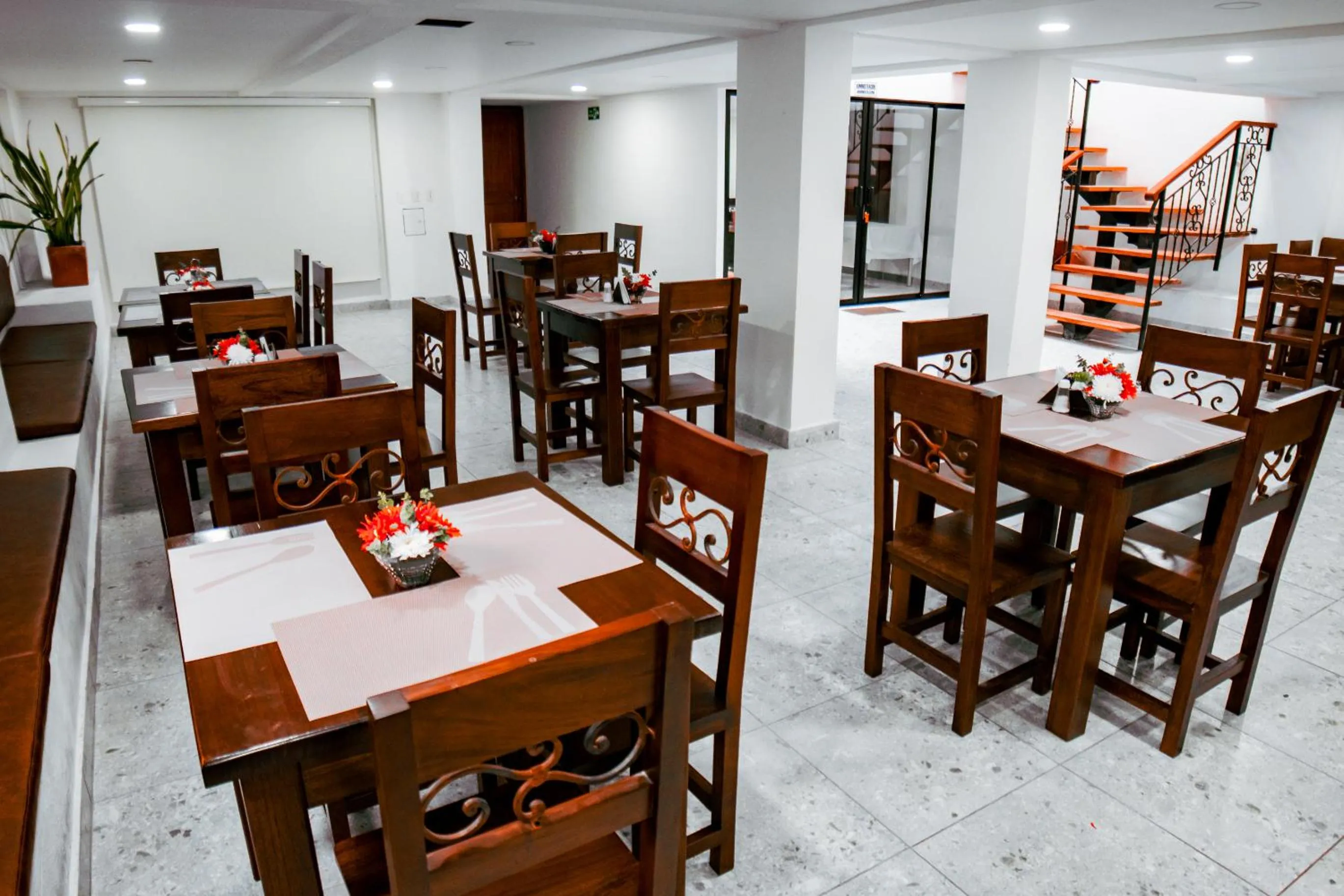 Restaurant/places to eat in Fontana Plaza Hotel