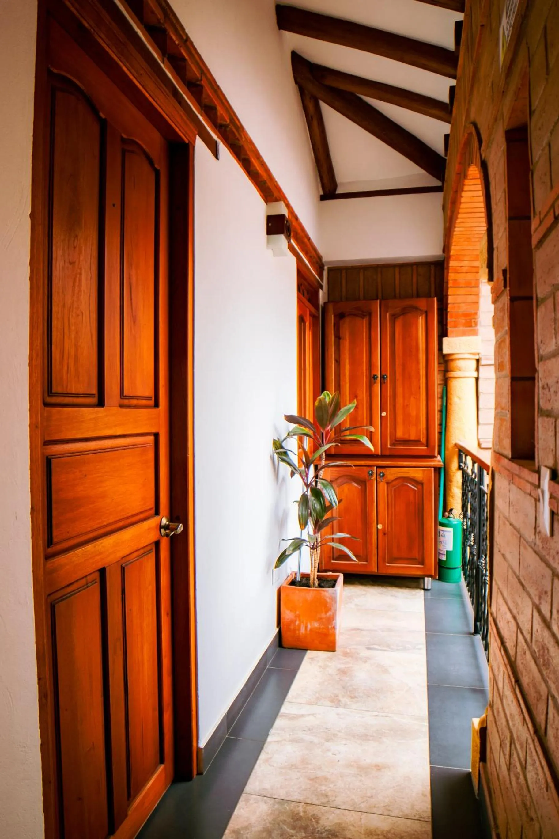 Photo of the whole room in Fontana Plaza Hotel