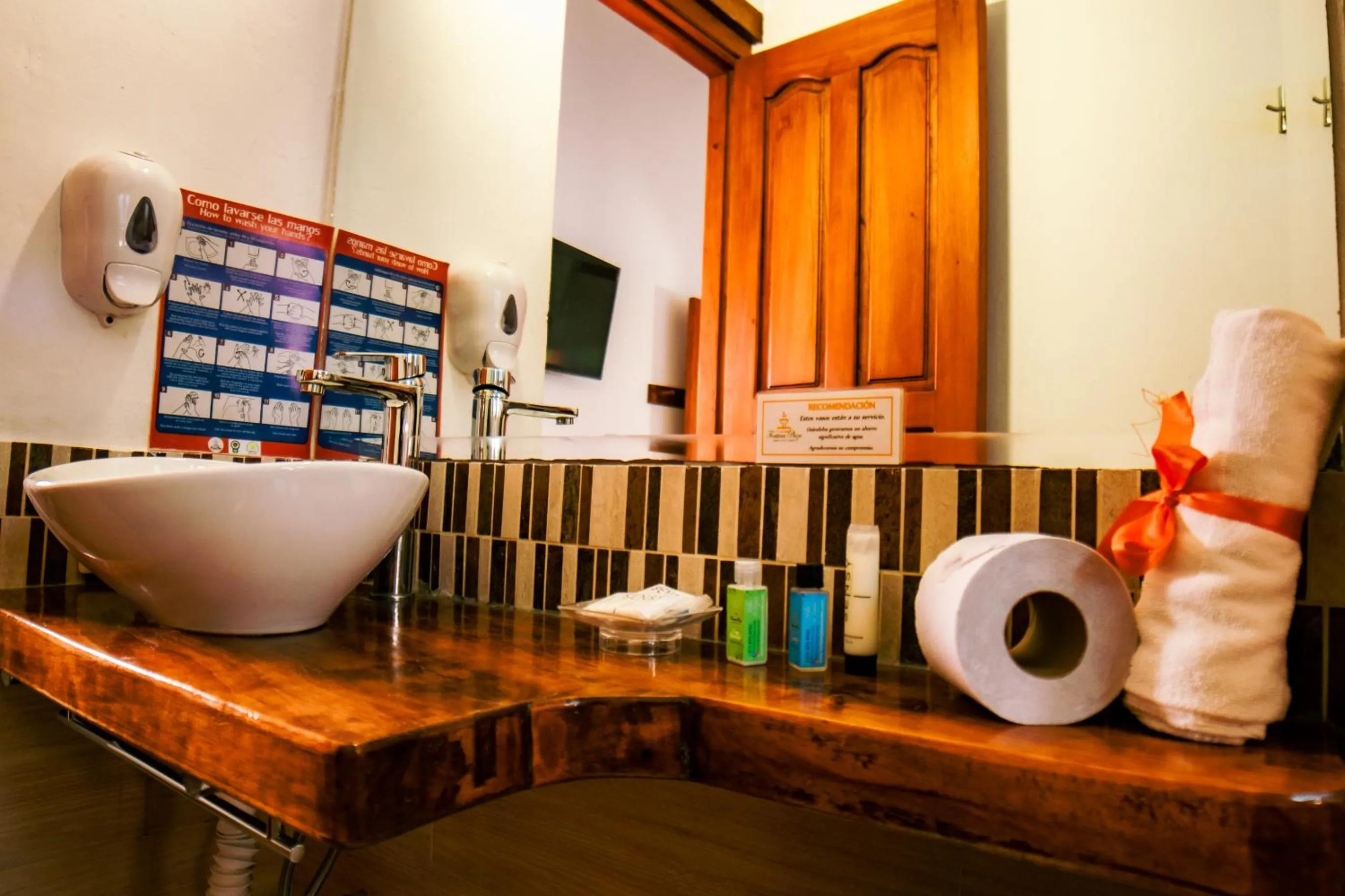 Shower in Fontana Plaza Hotel