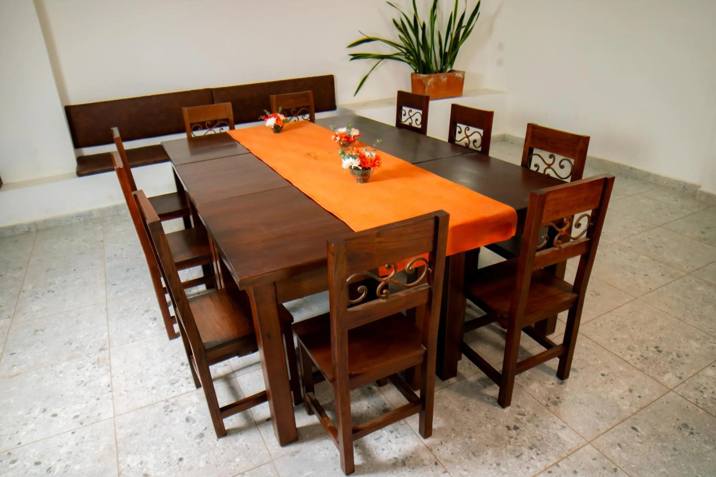 Restaurant/places to eat in Fontana Plaza Hotel