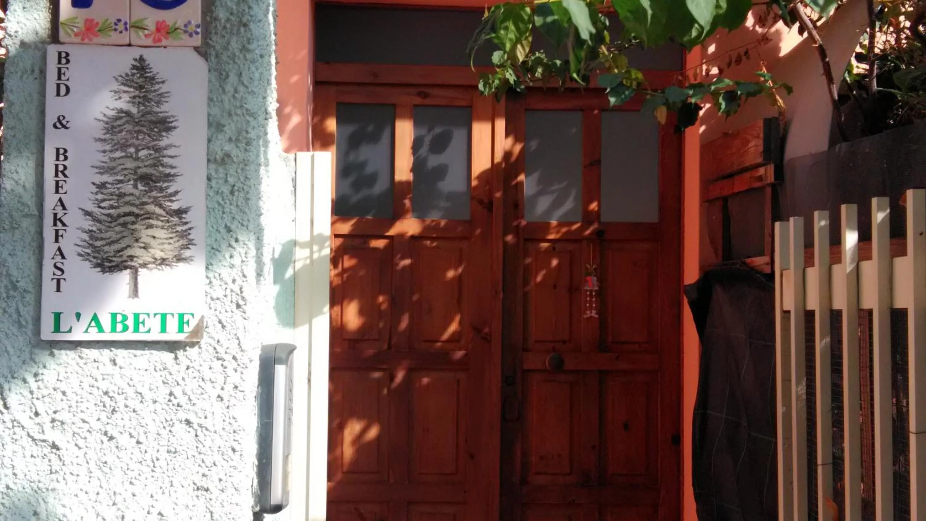 Facade/entrance in L'abete