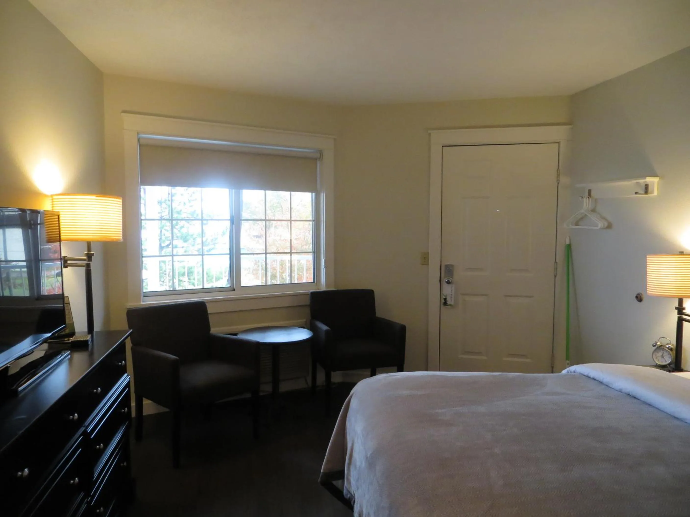 Bed in Brio Beach Inn