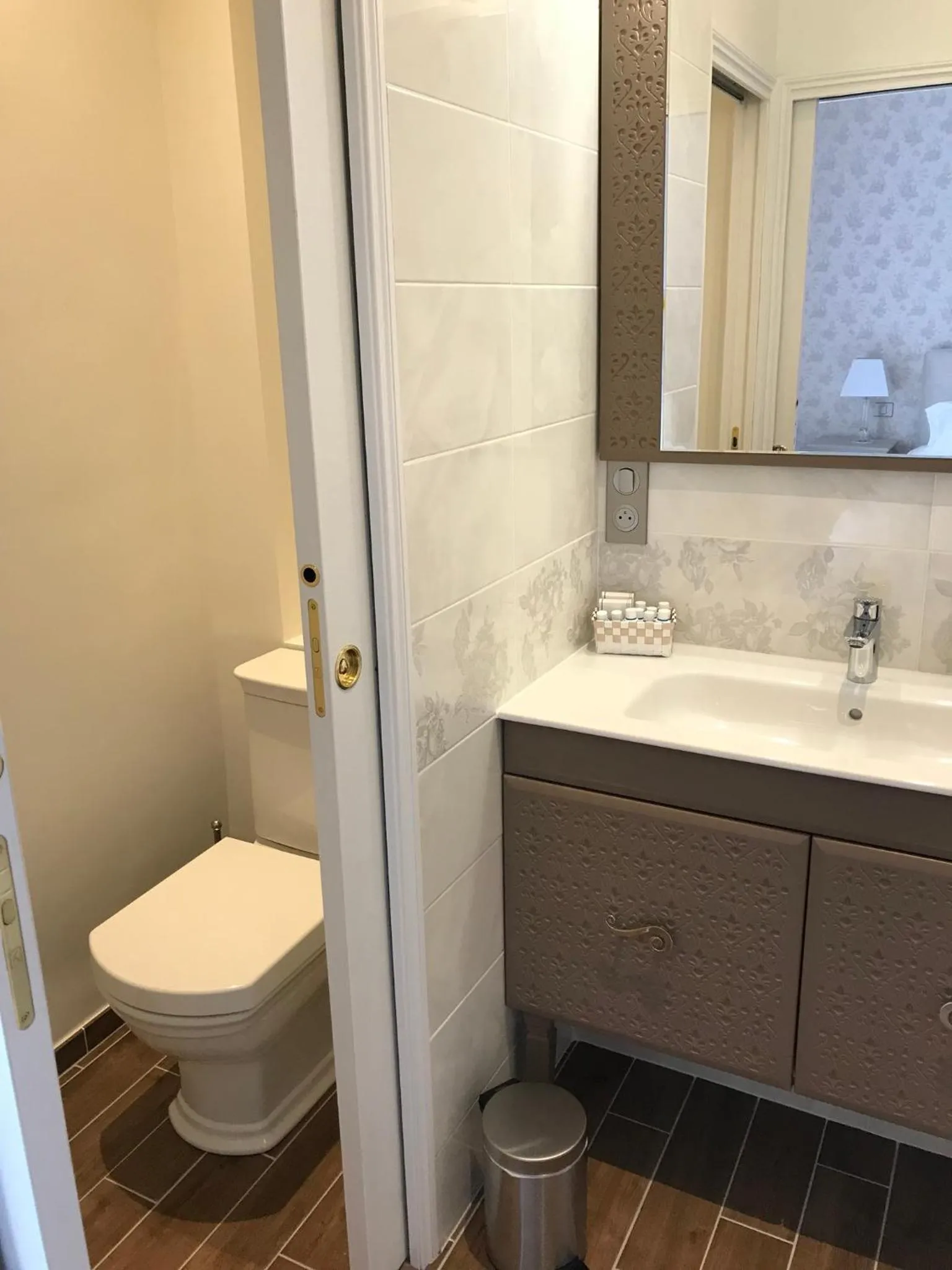 Toilet in Chambres d'hotes de Pouzelande