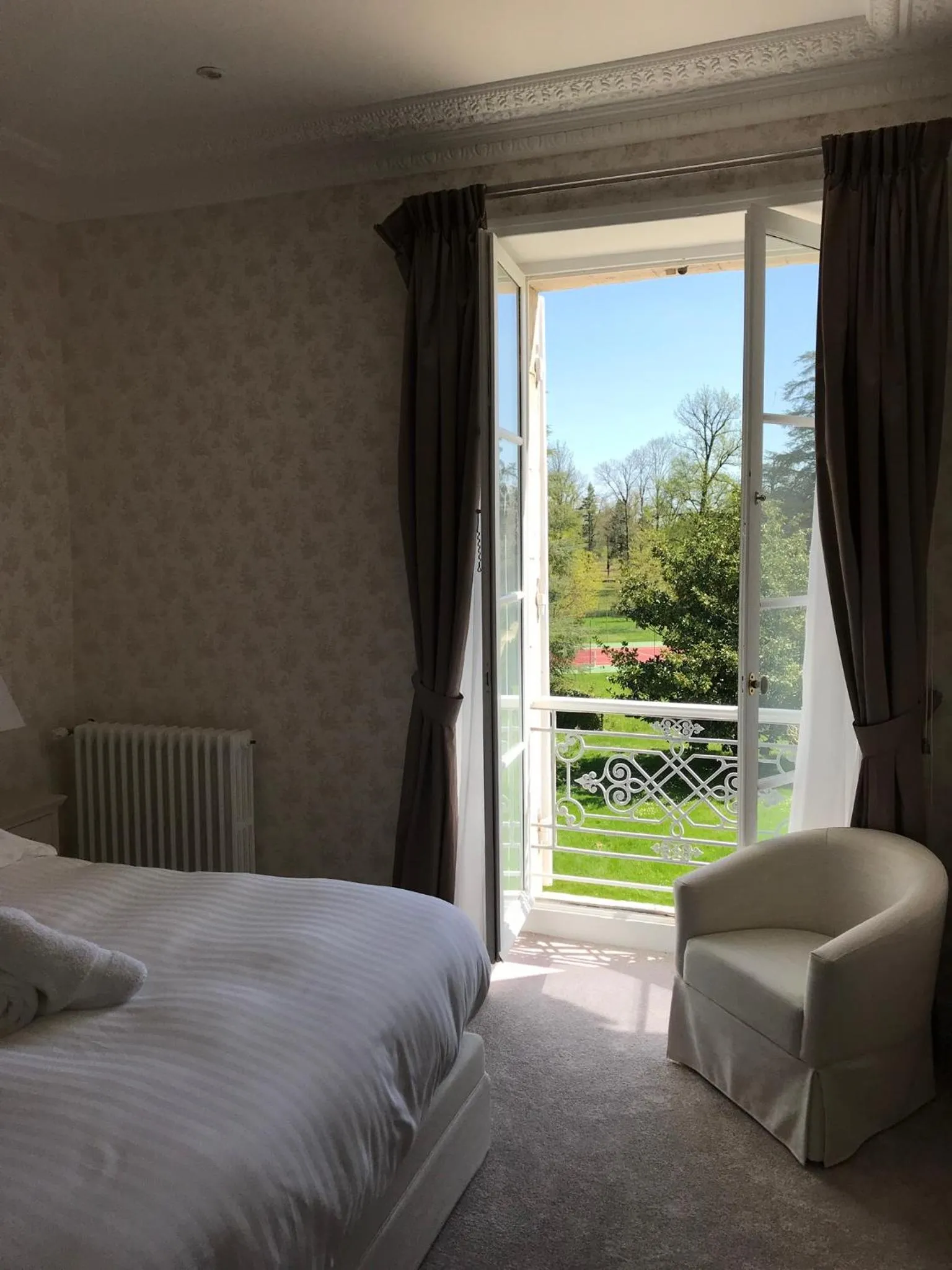 Garden view, Bed in Chambres d'hotes de Pouzelande
