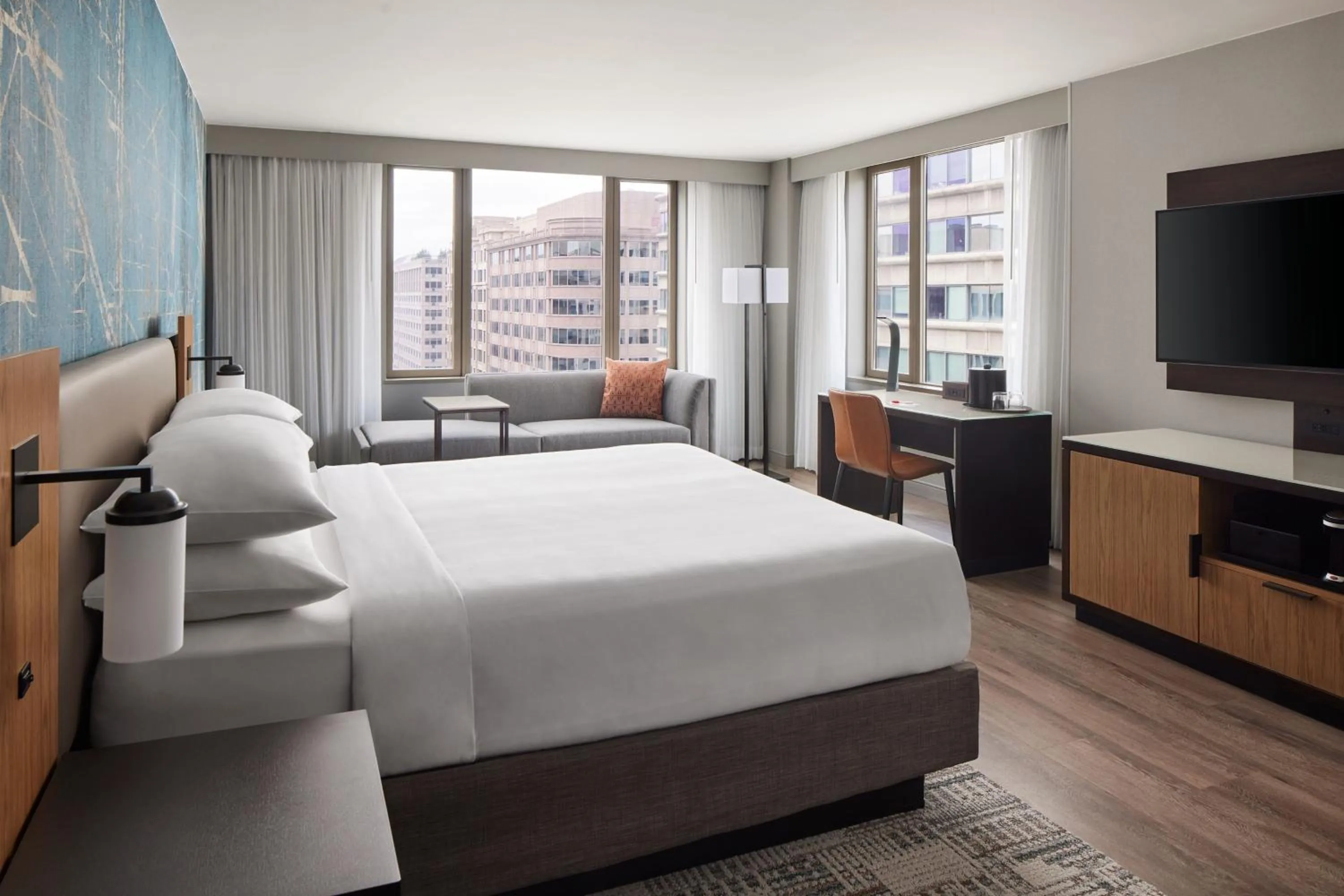 Photo of the whole room, Bed in Washington Marriott at Metro Center