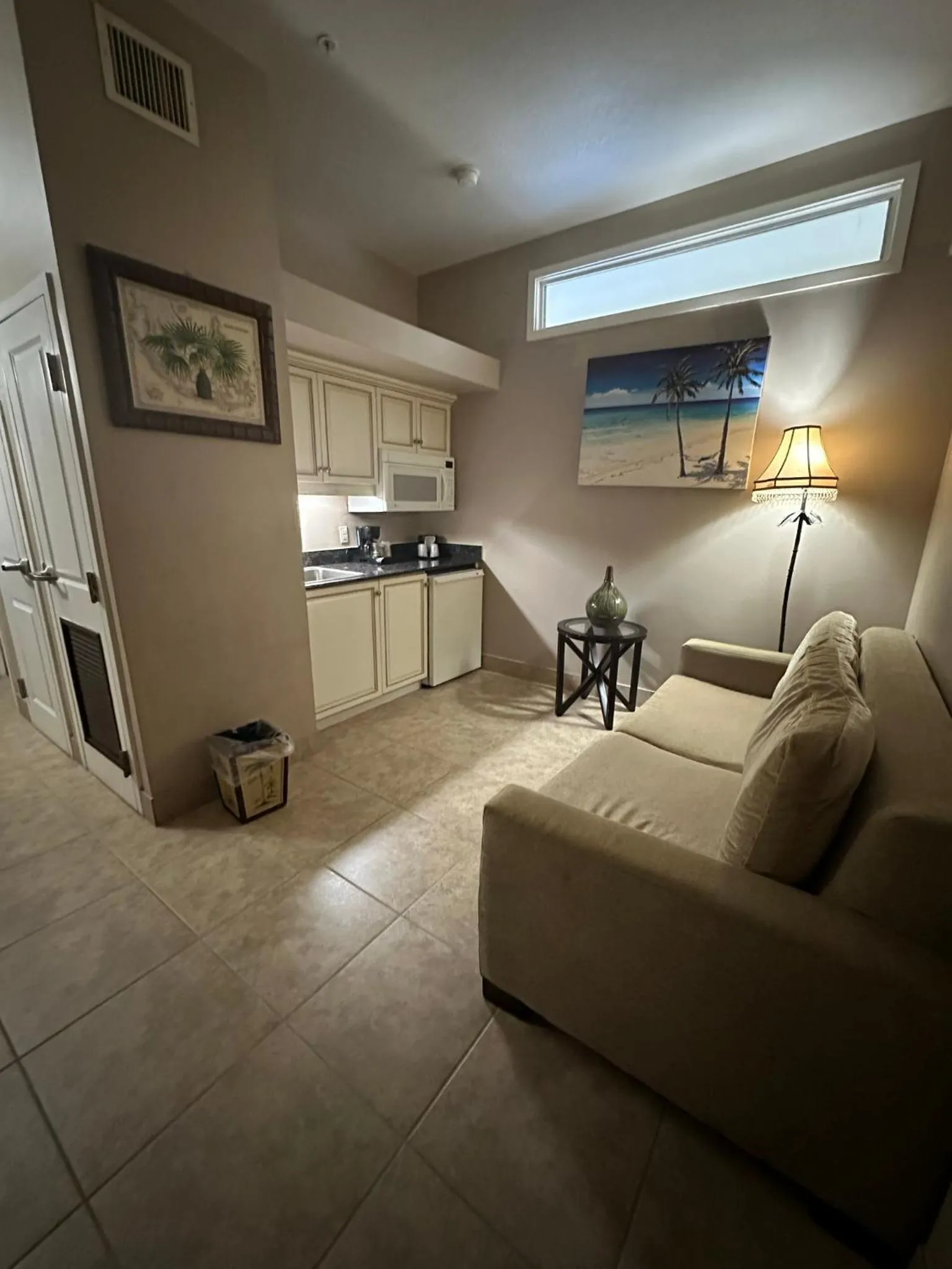 Seating area in Tahitian Inn Boutique Hotel Tampa