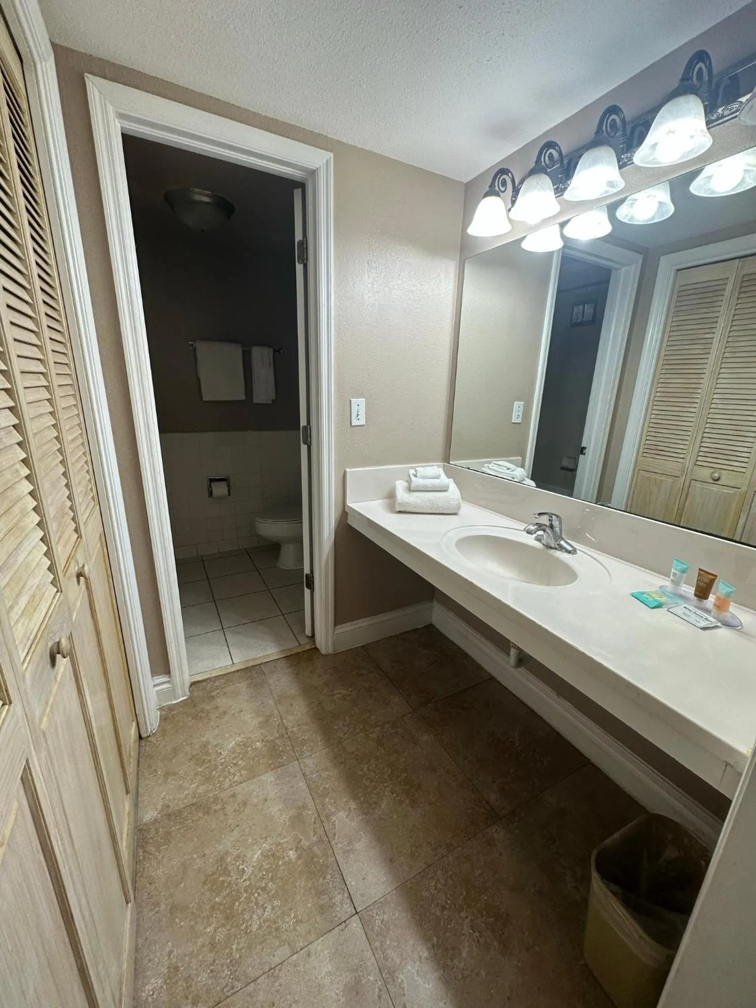 Bathroom in Tahitian Inn Boutique Hotel Tampa